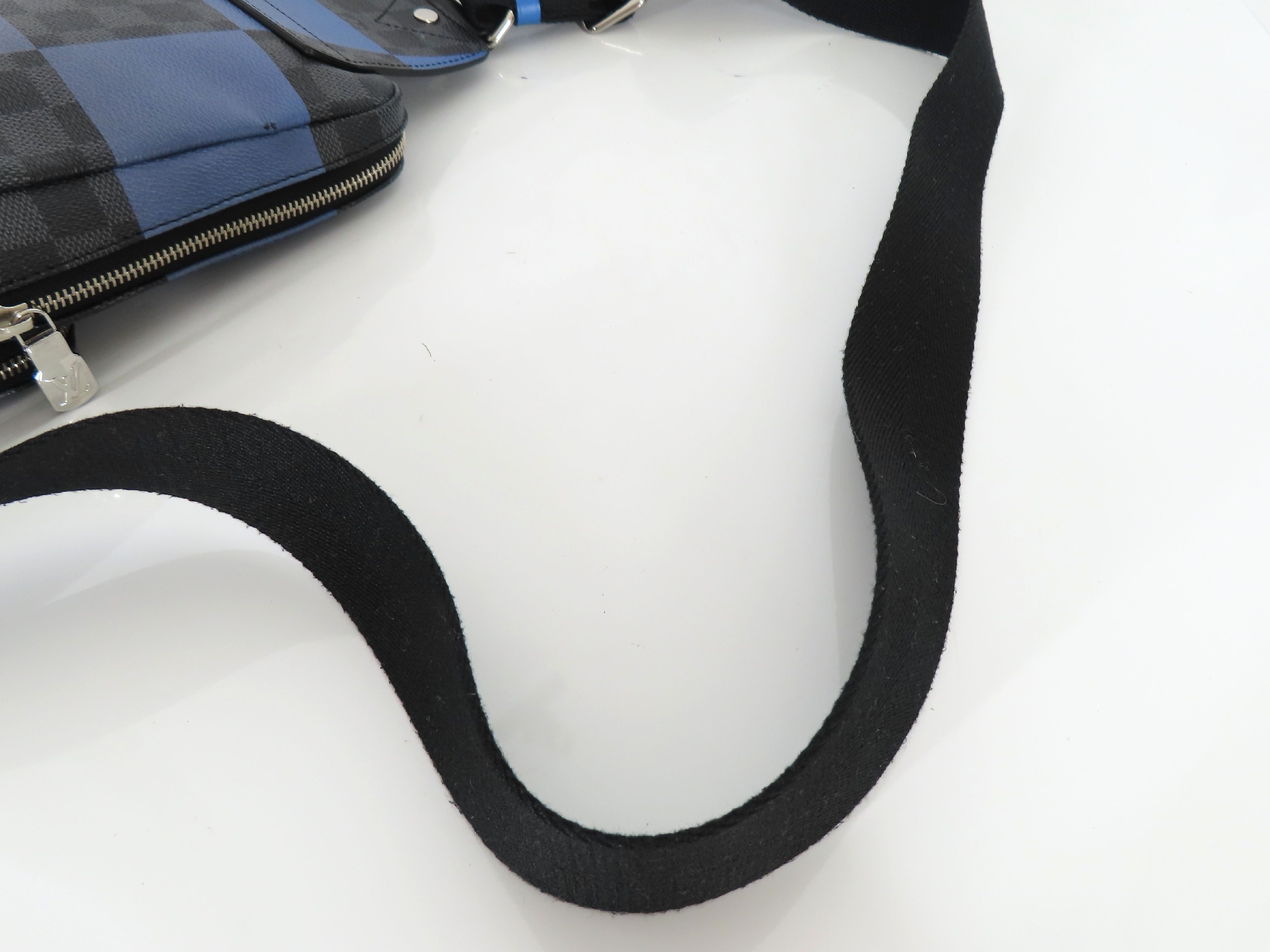 Damier Giant Avenue Sling Bag N40404 Waist Bag — view 3
