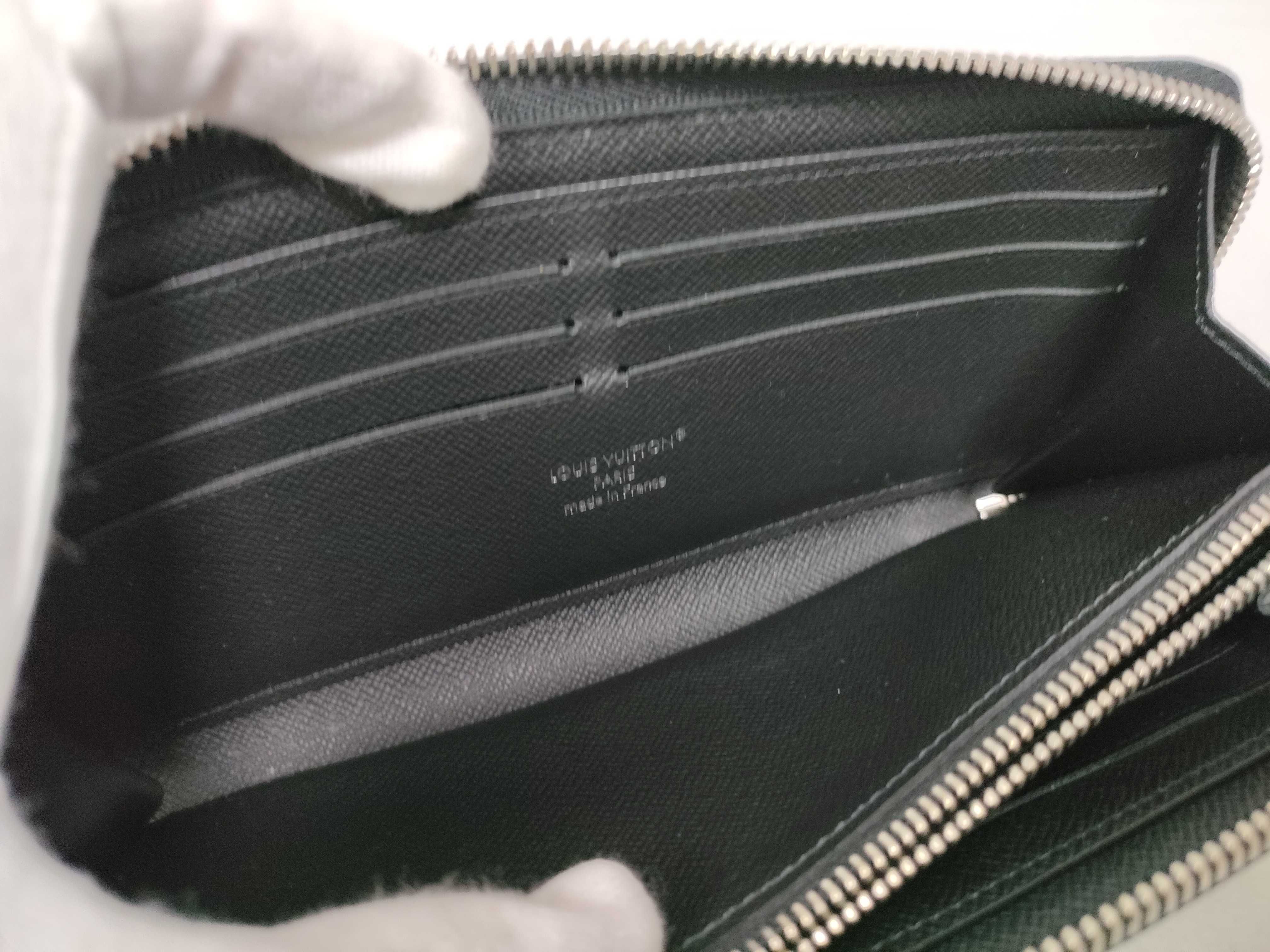 Taiga Leather Long Wallet (Black) — view 11