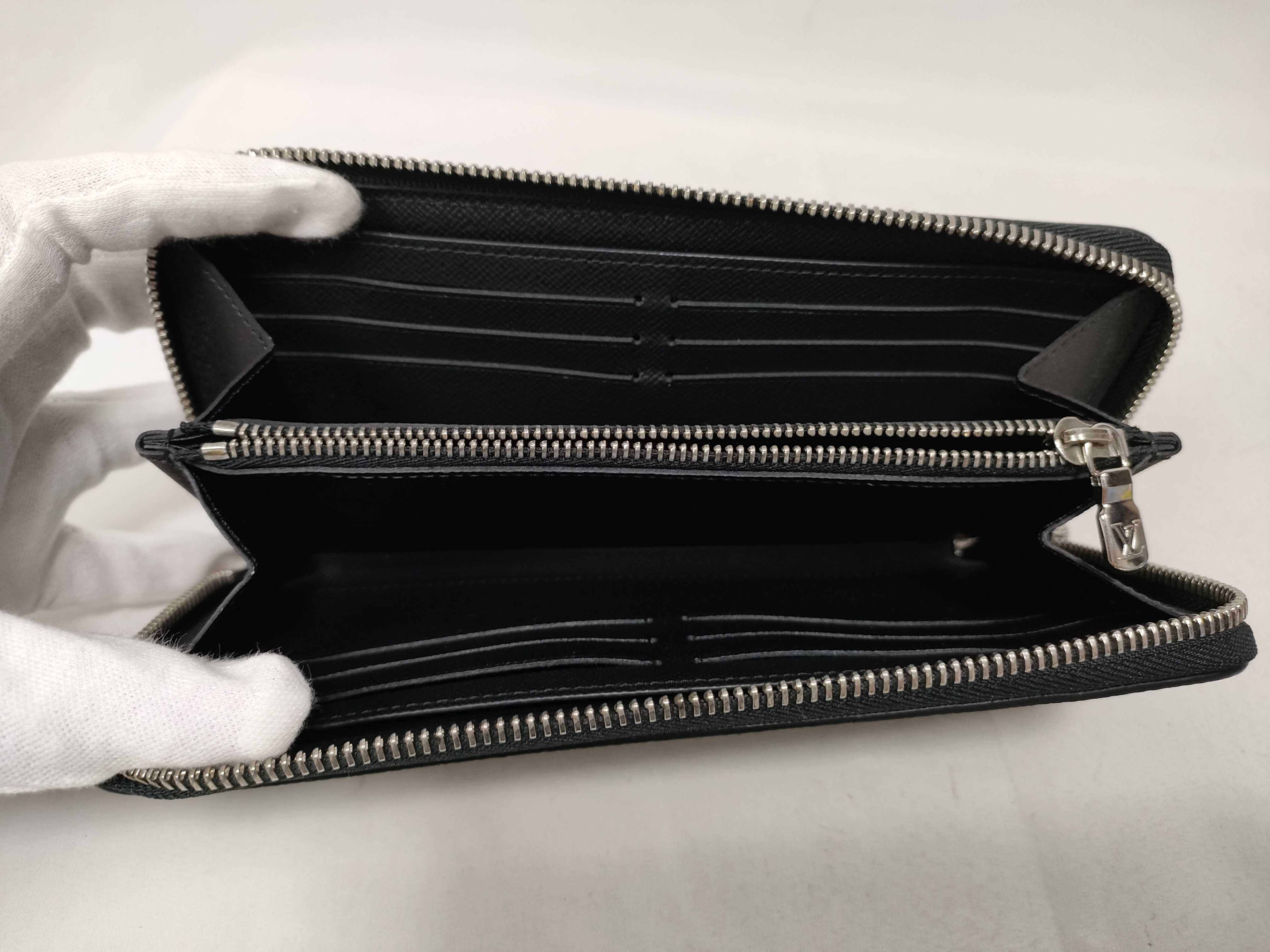 Taiga Leather Long Wallet (Black) — view 9