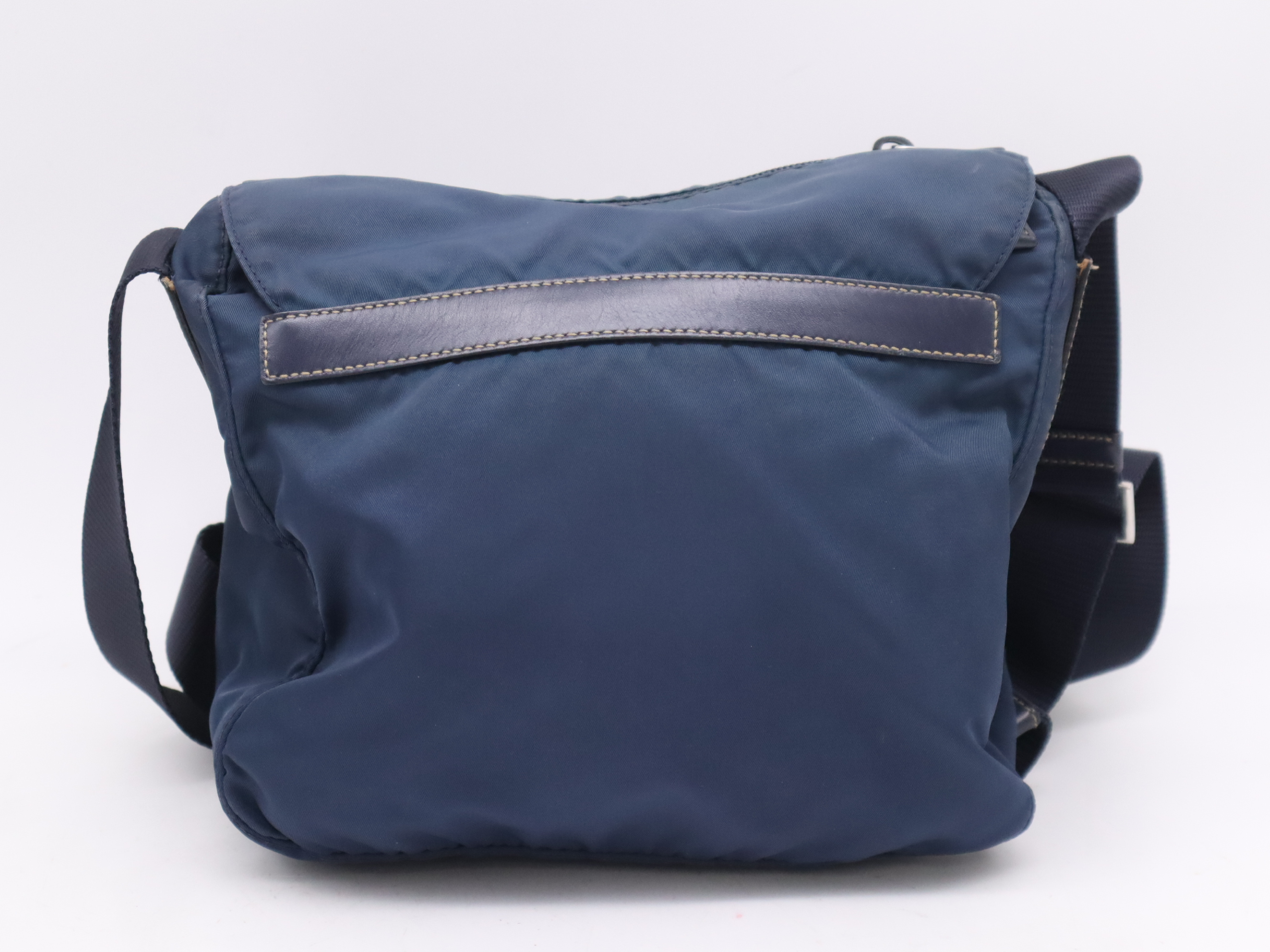 nylon triangle logo shoulder bag navy SV metal fittings storage bag included shoulder bag — view 2