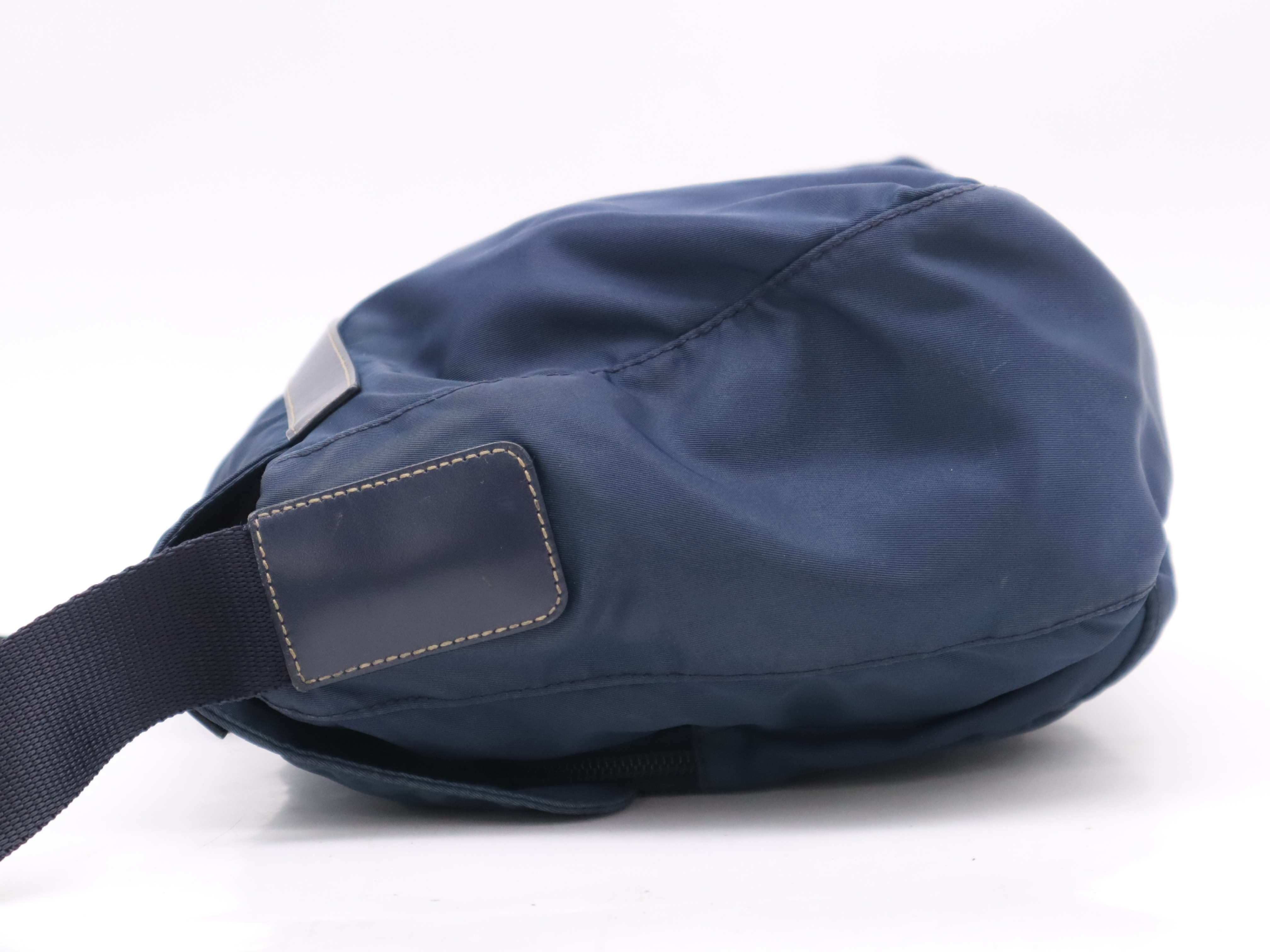 nylon triangle logo shoulder bag navy SV metal fittings storage bag included shoulder bag — view 3