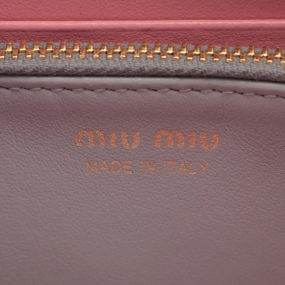 5ML506 Leather Round Zip Wallet Pink — view 11