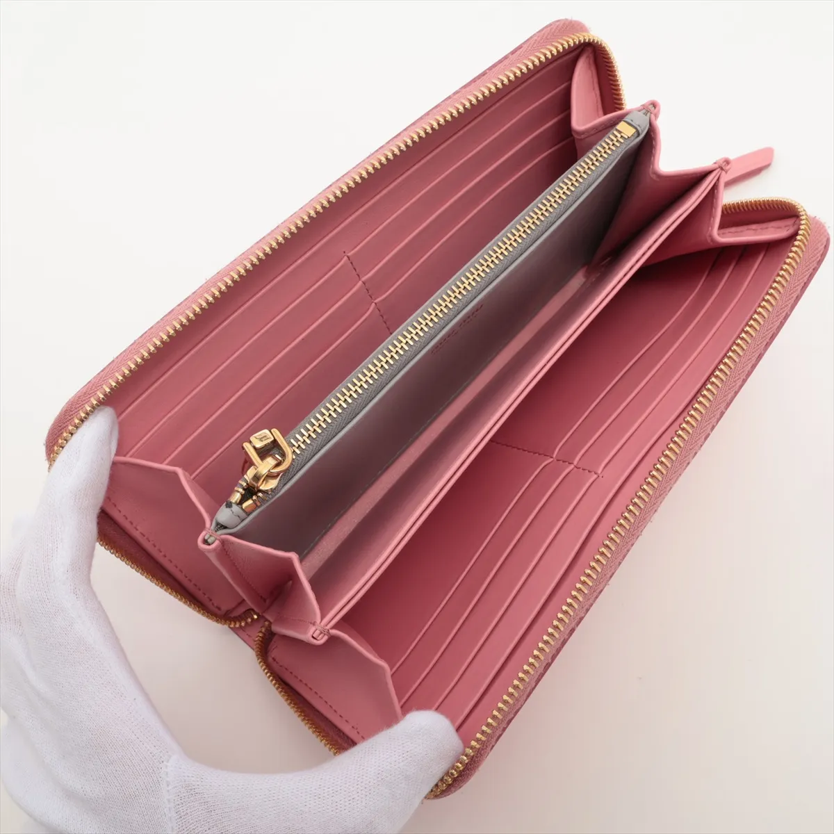 5ML506 Leather Round Zip Wallet Pink — view 3