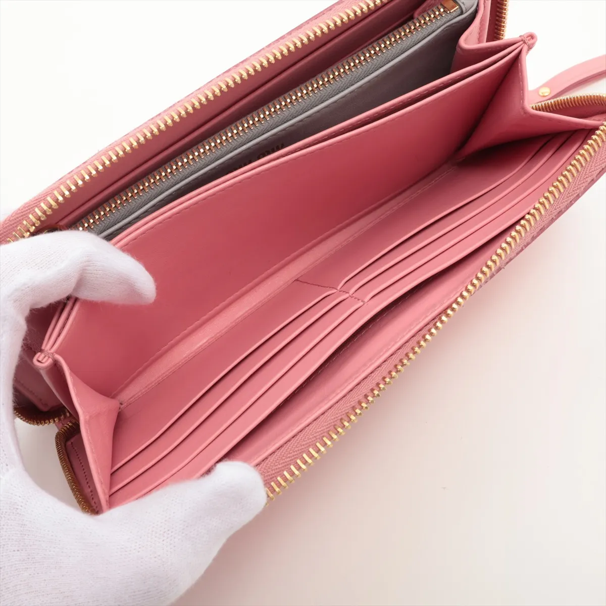 5ML506 Leather Round Zip Wallet Pink — view 6