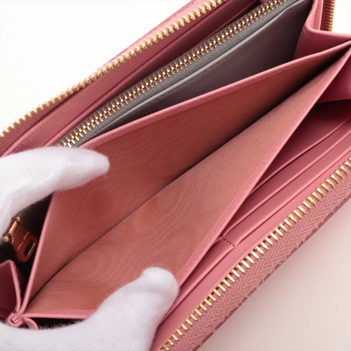 5ML506 Leather Round Zip Wallet Pink — view 8