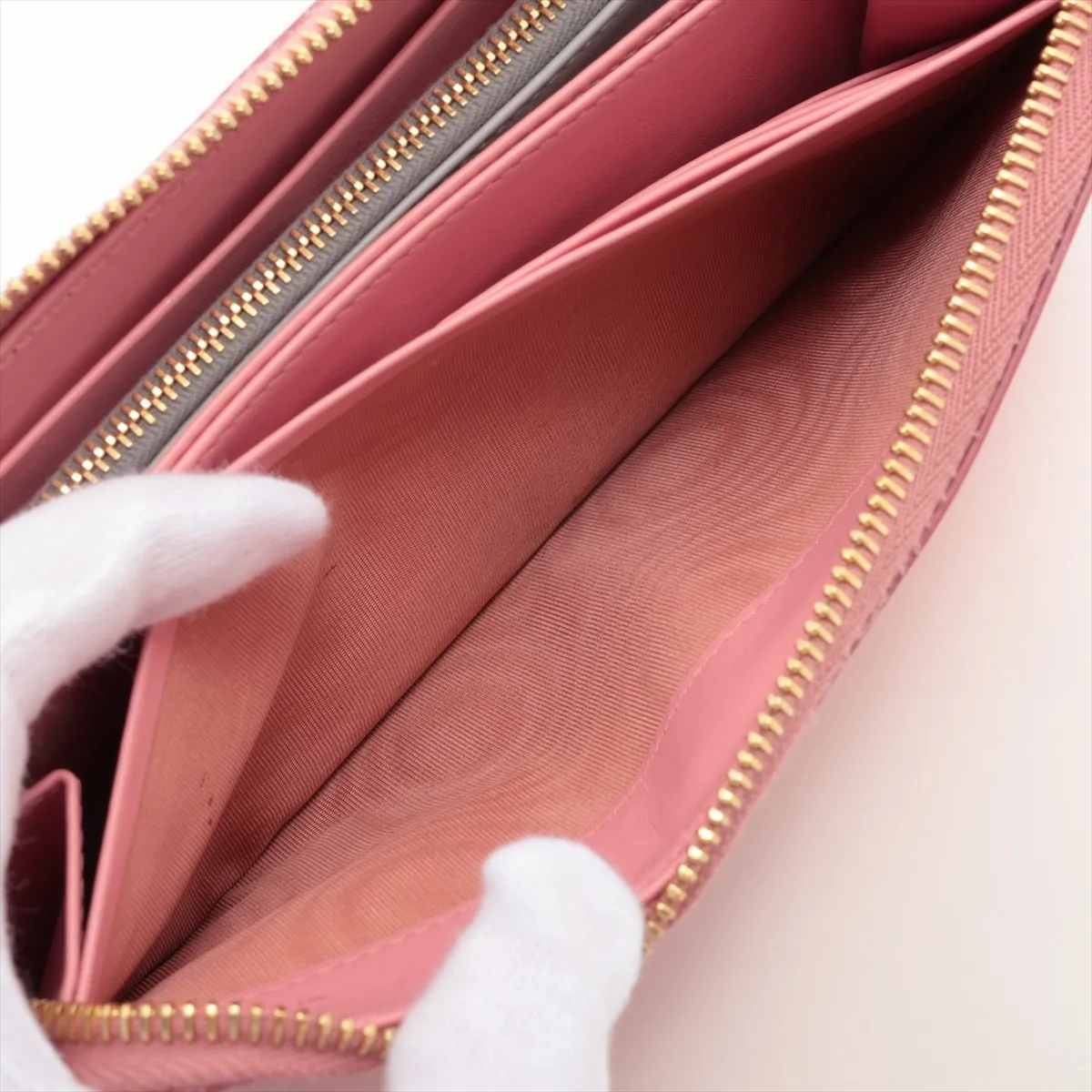 5ML506 Leather Round Zip Wallet Pink — view 9