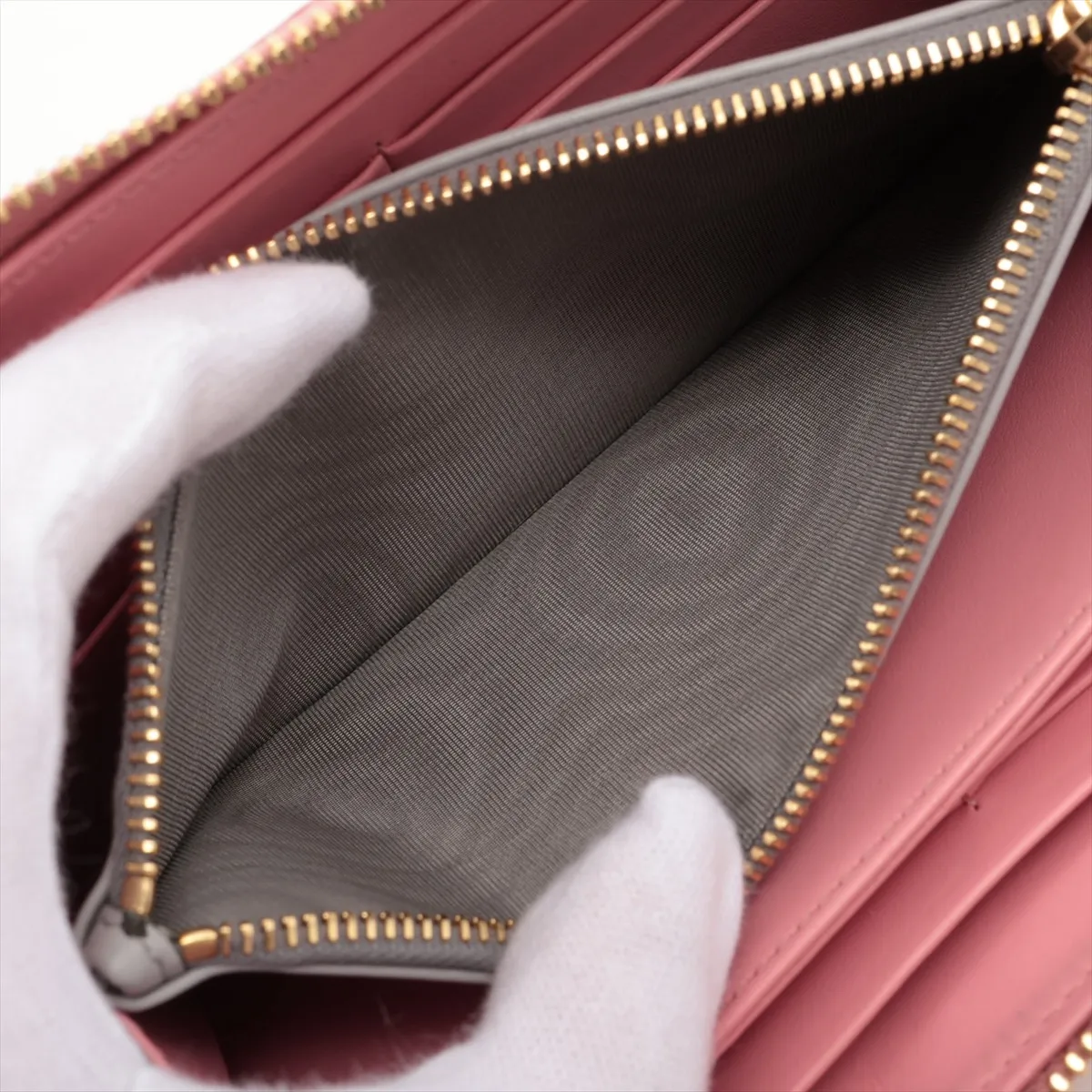 5ML506 Leather Round Zip Wallet Pink — view 10