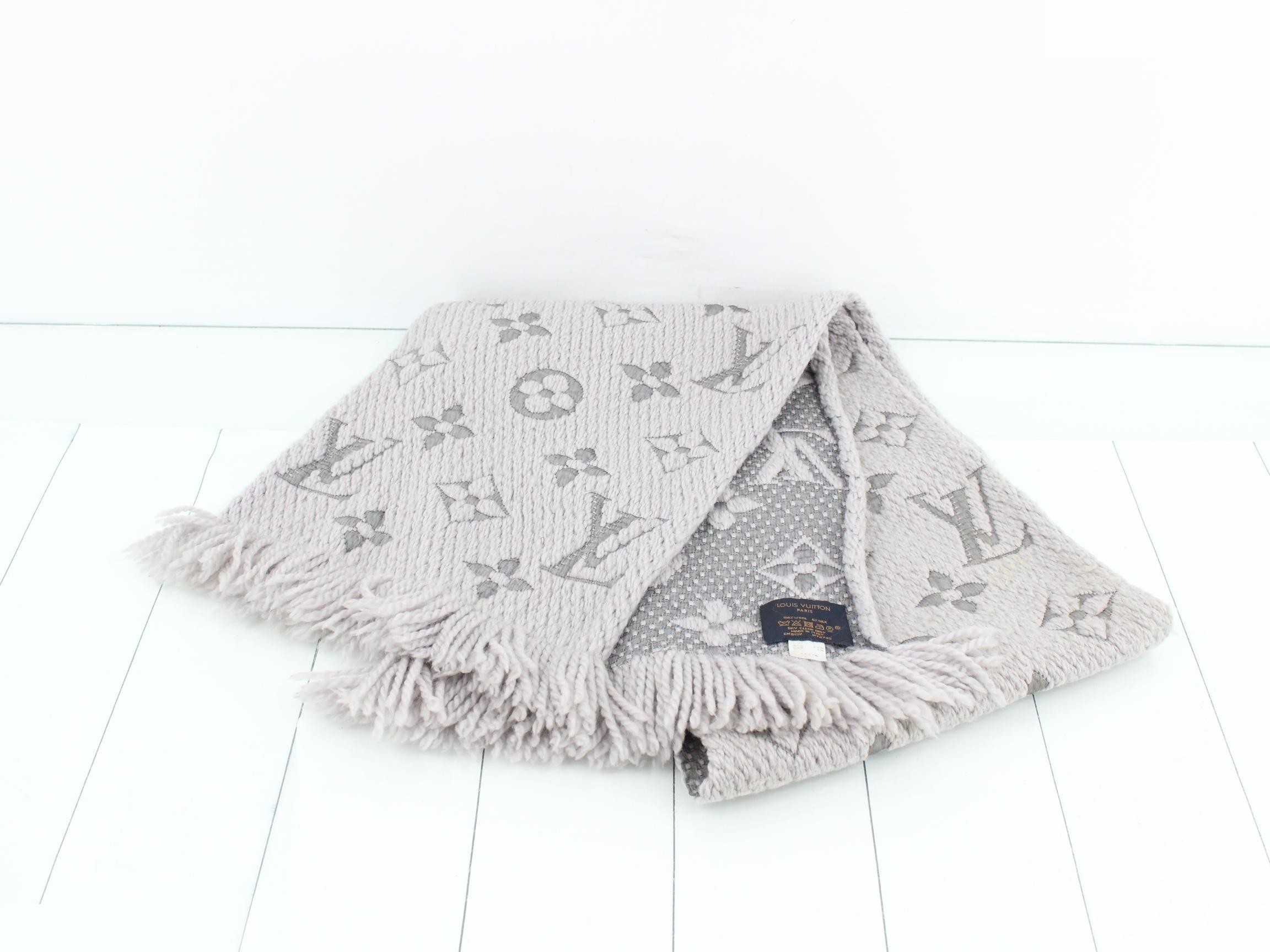 M74742 Echarpe Logomania Gris Perle — view 2