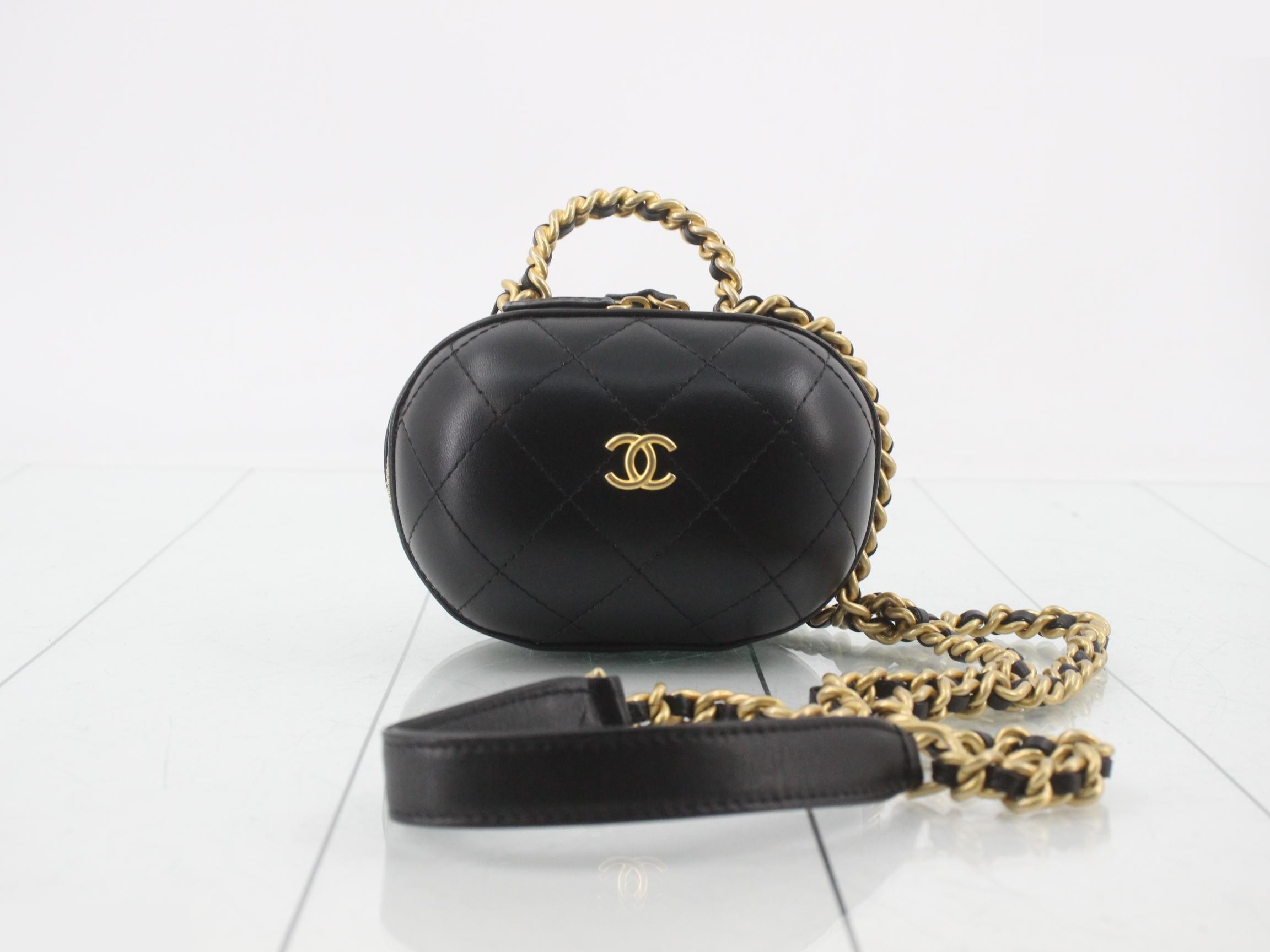 Capsule Collection Mini Matelassé Chain Shoulder Bag