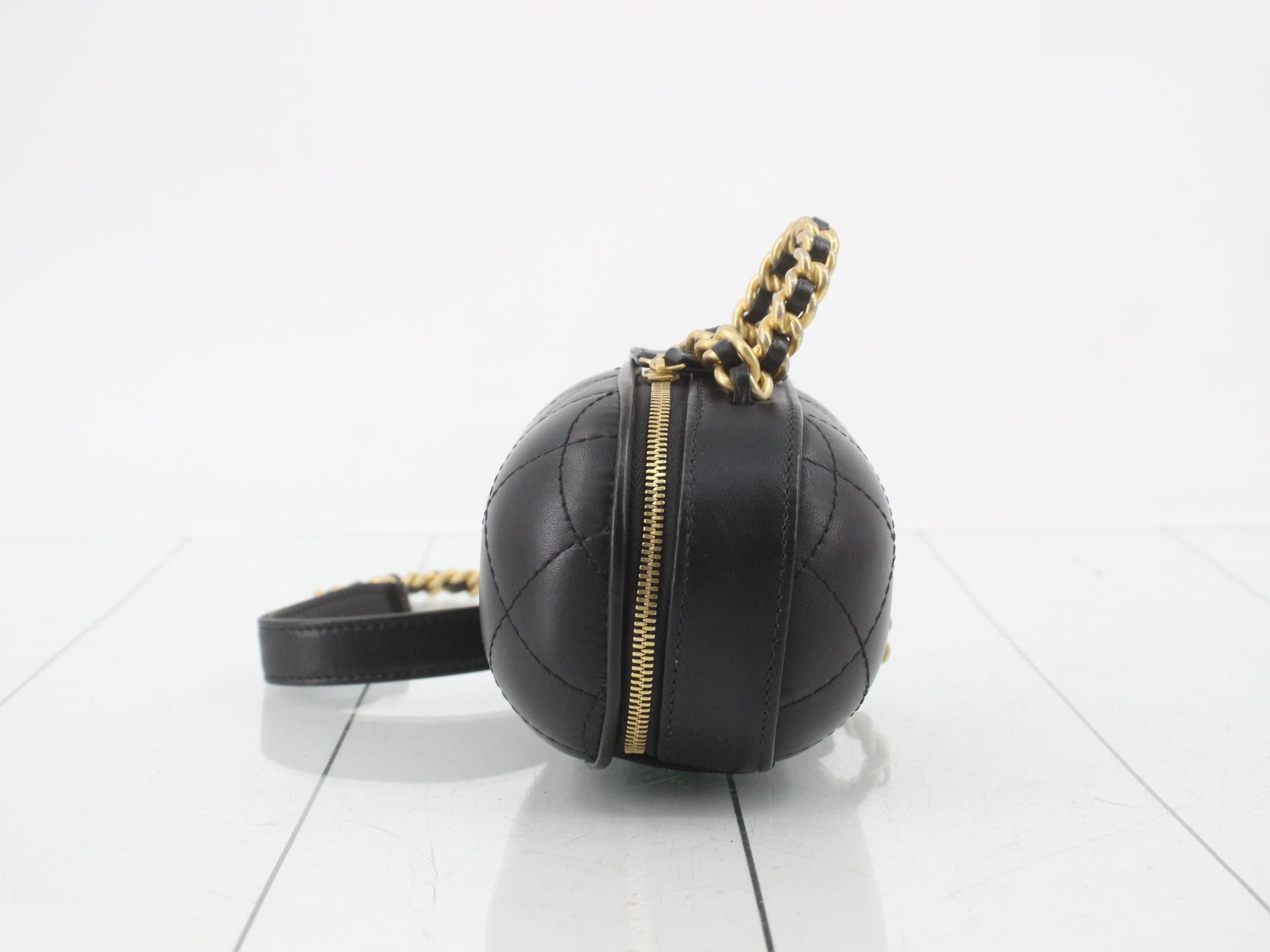 Capsule Collection Mini Matelassé Chain Shoulder Bag — view 3