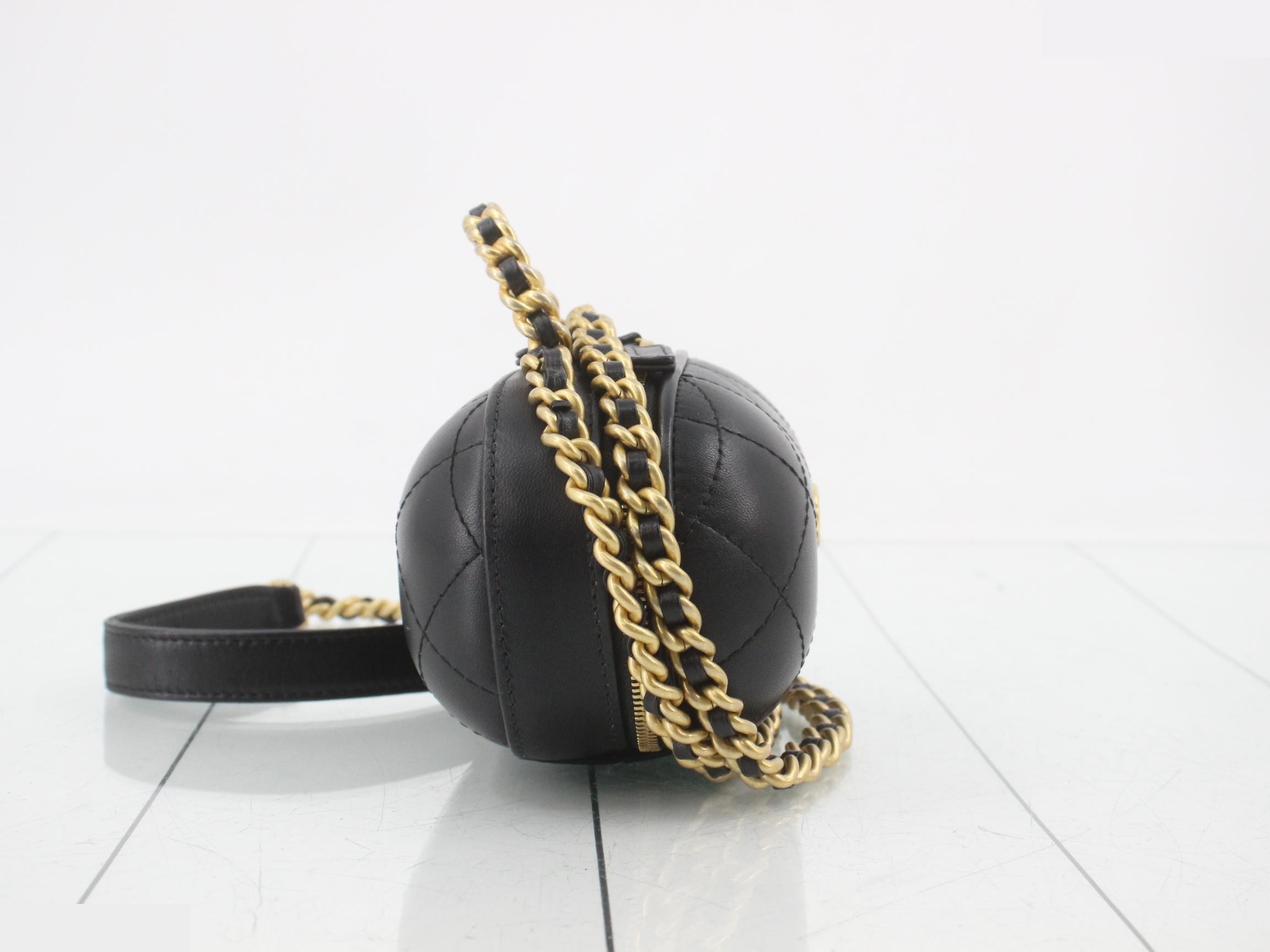 Capsule Collection Mini Matelassé Chain Shoulder Bag — view 4