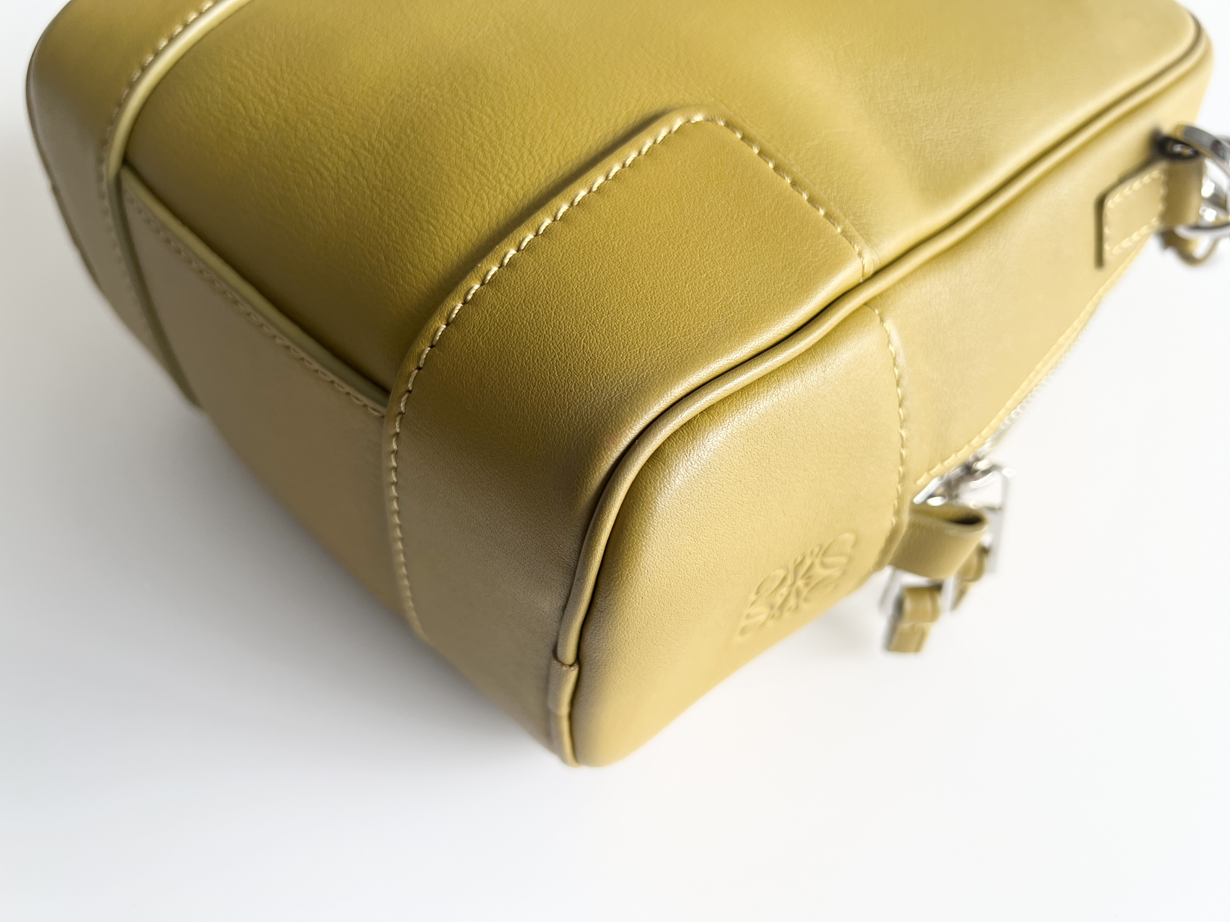 Amazona 15 Anagram Logo Leather 2-way Handbag Shoulder Bag — view 14