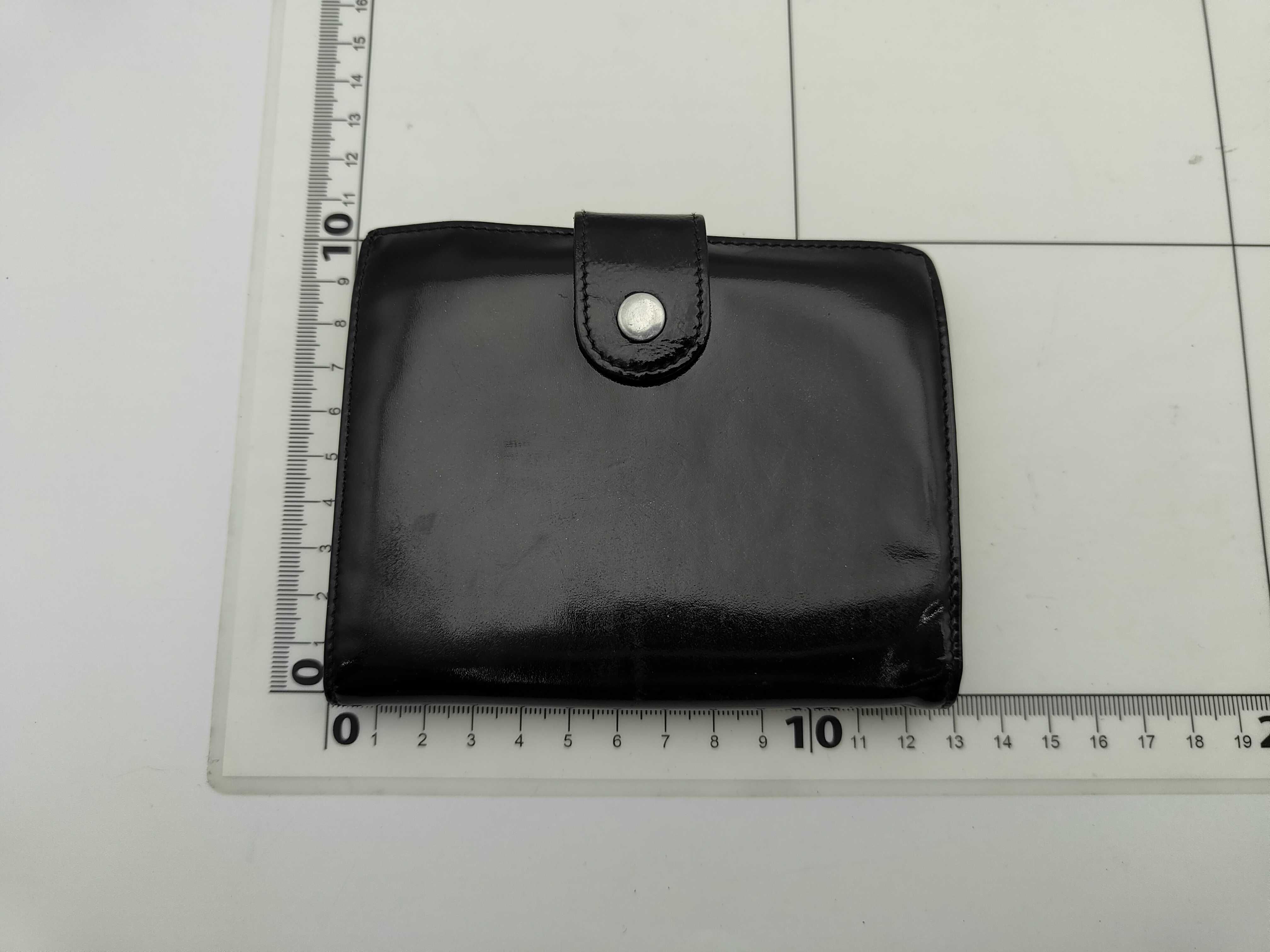 Coco Mark Leather Bi-fold Wallet (with seal, serial number 3) — view 2