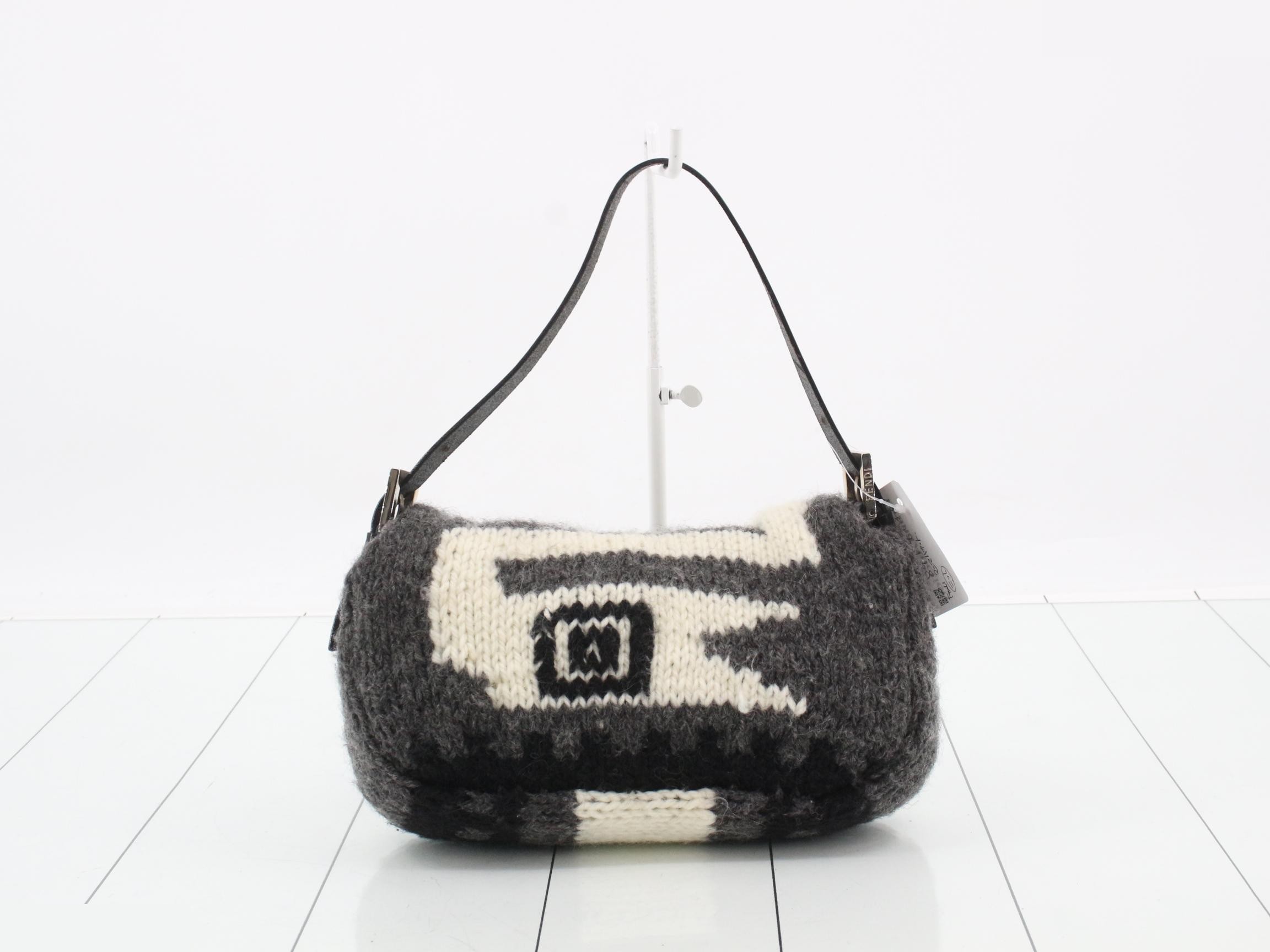 Stored item: Mamma knit handbag — view 2