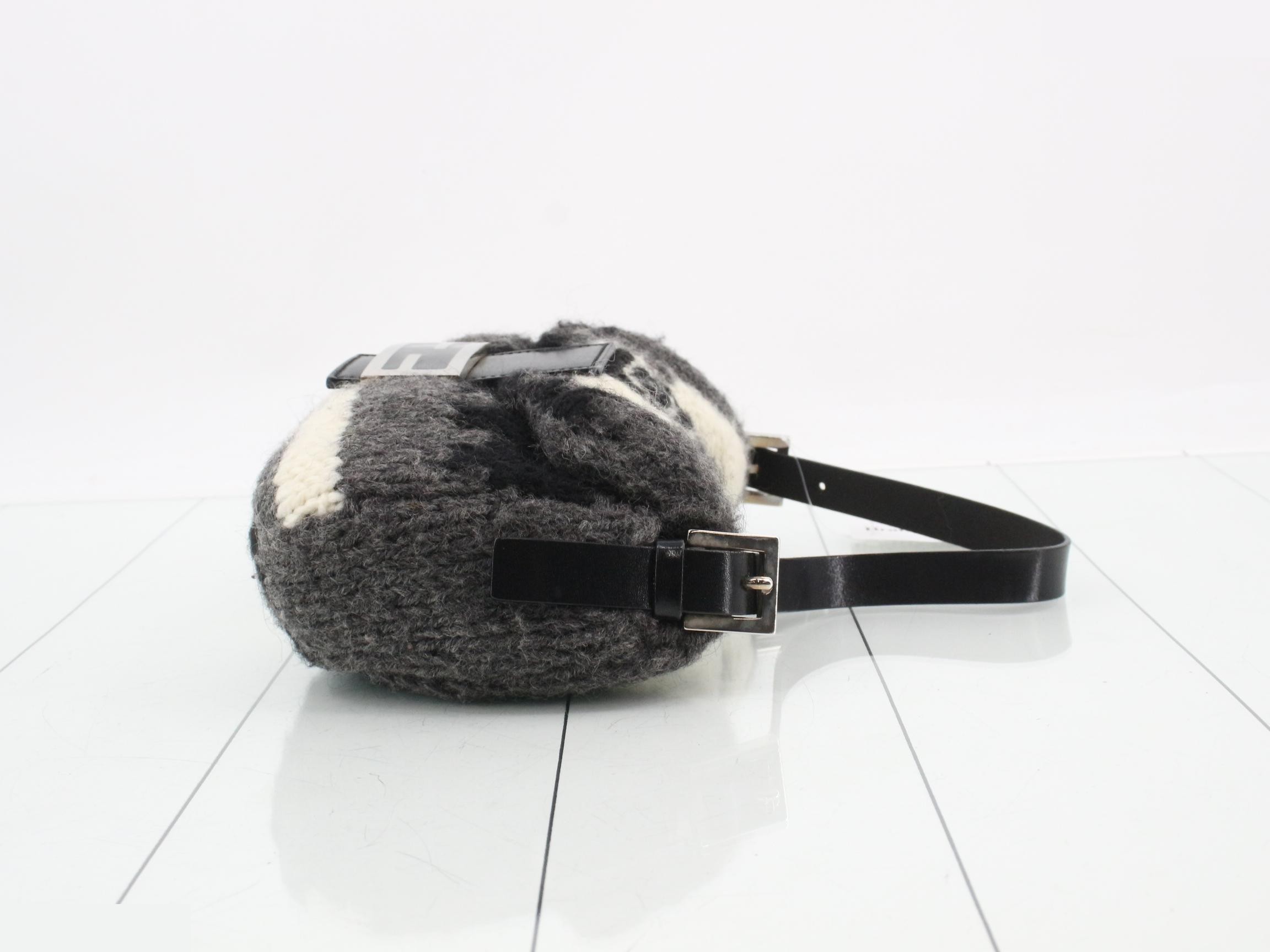 Stored item: Mamma knit handbag — view 3