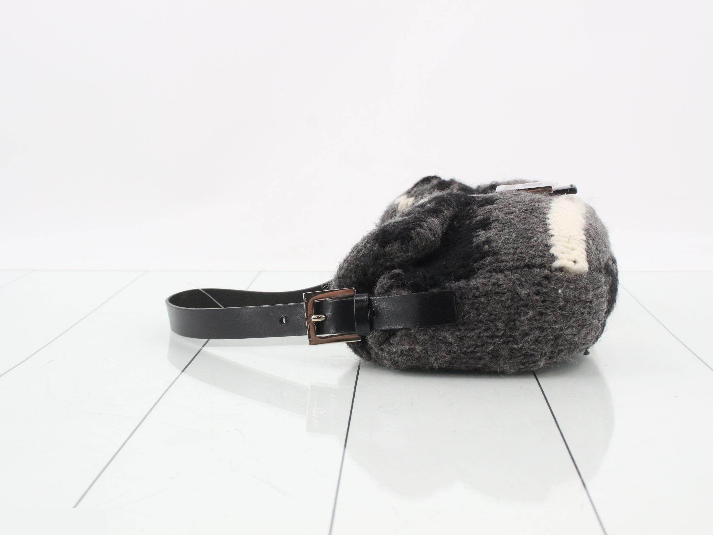 Stored item: Mamma knit handbag — view 4
