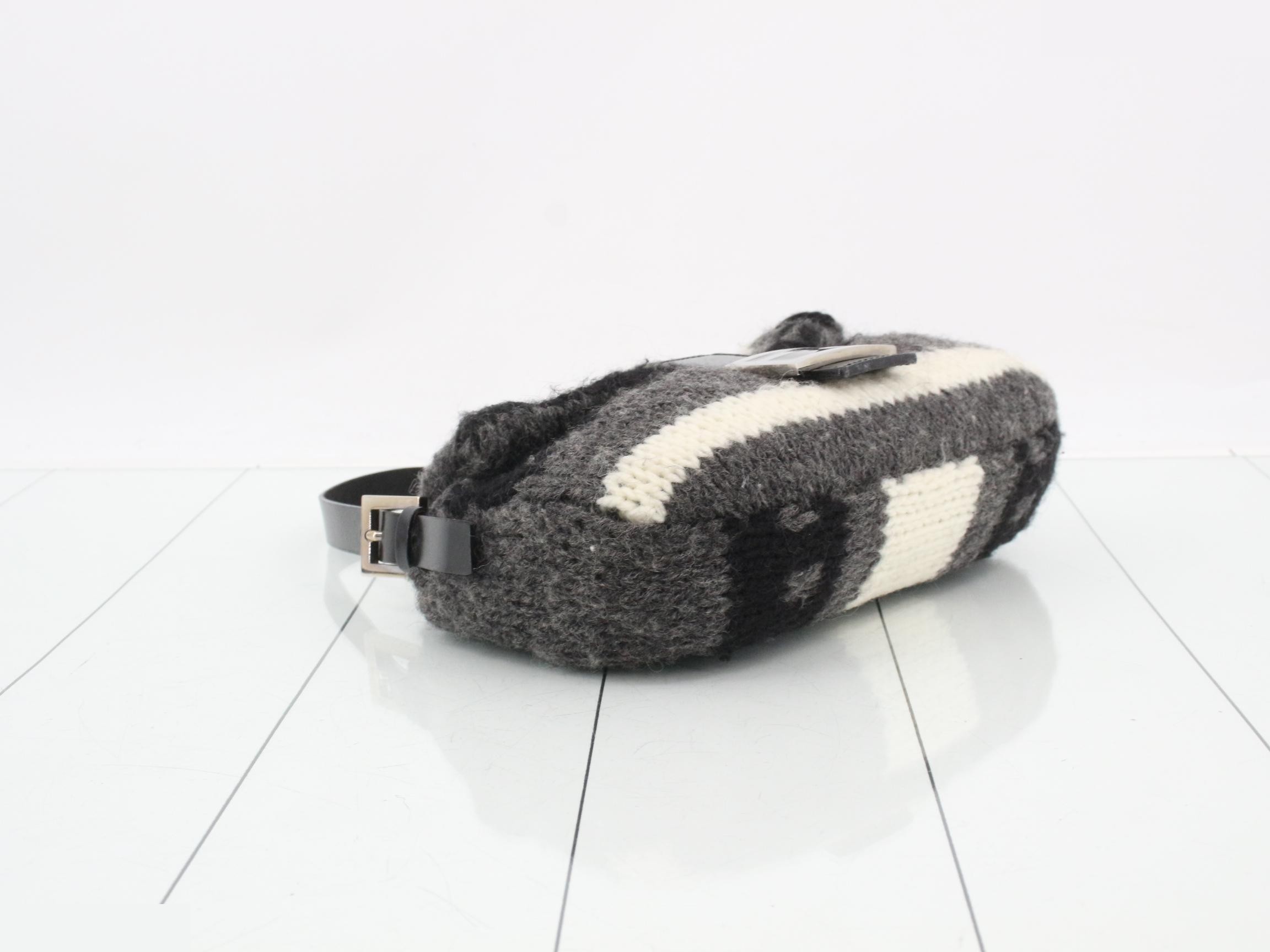 Stored item: Mamma knit handbag — view 5