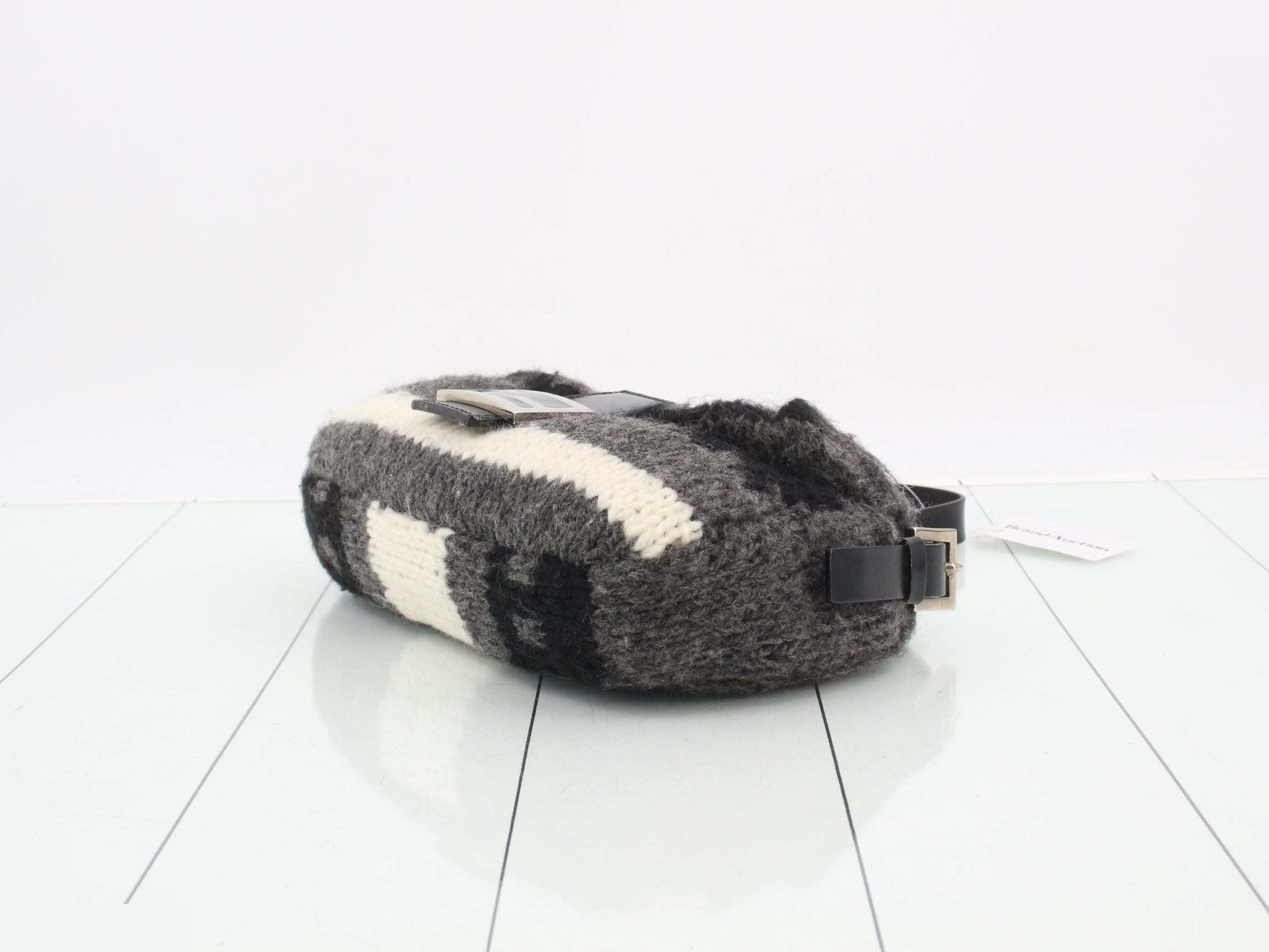 Stored item: Mamma knit handbag — view 6