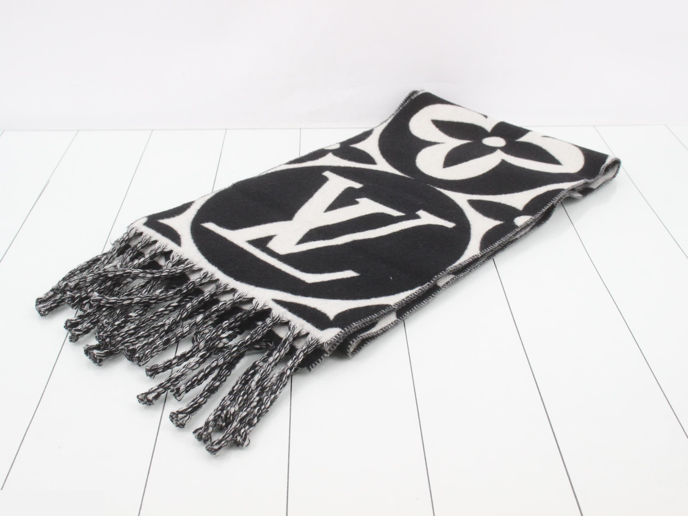 Muffler - LV Medallion S00