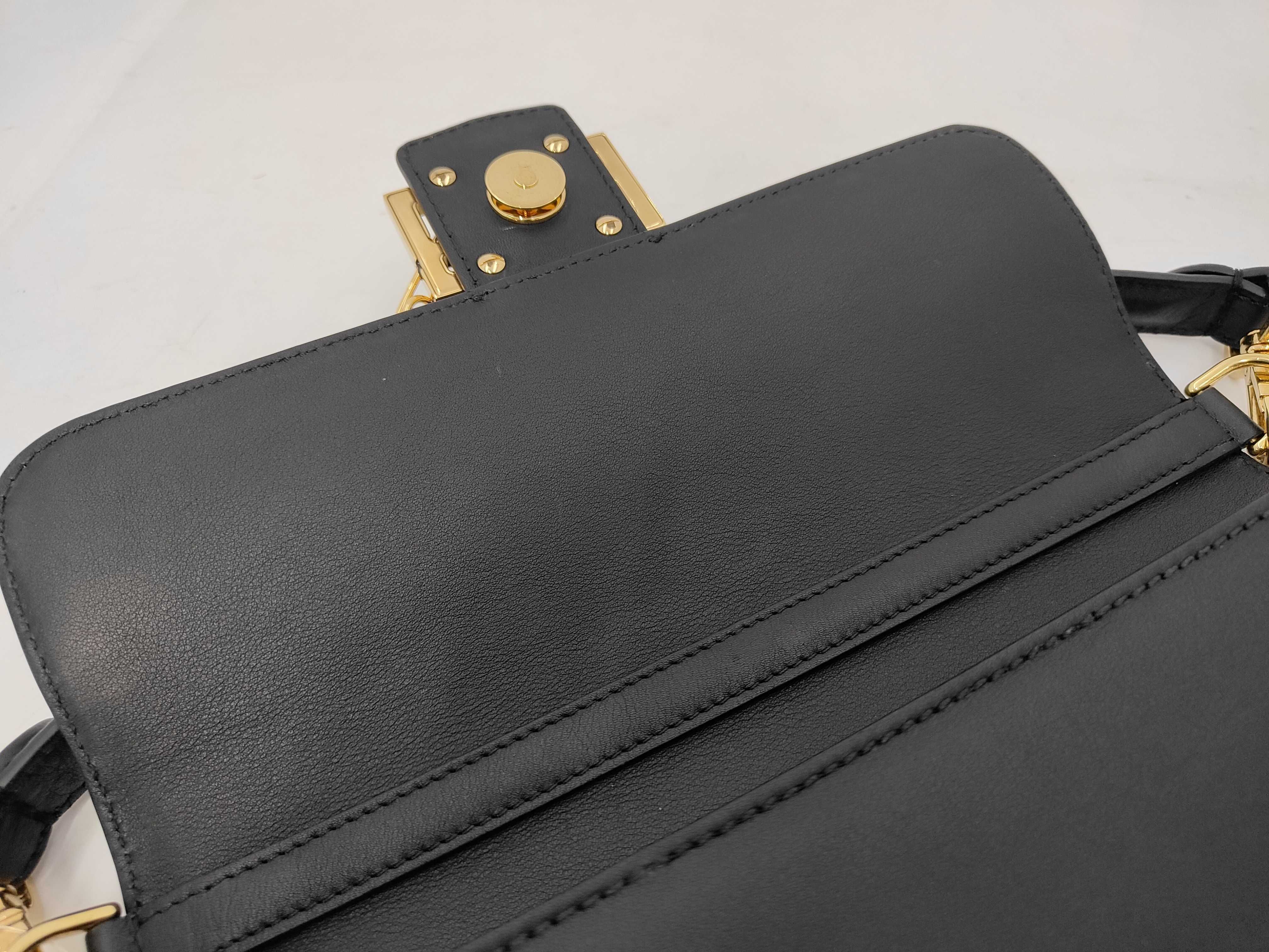 Brooch Baguette Bag Handbag — view 8