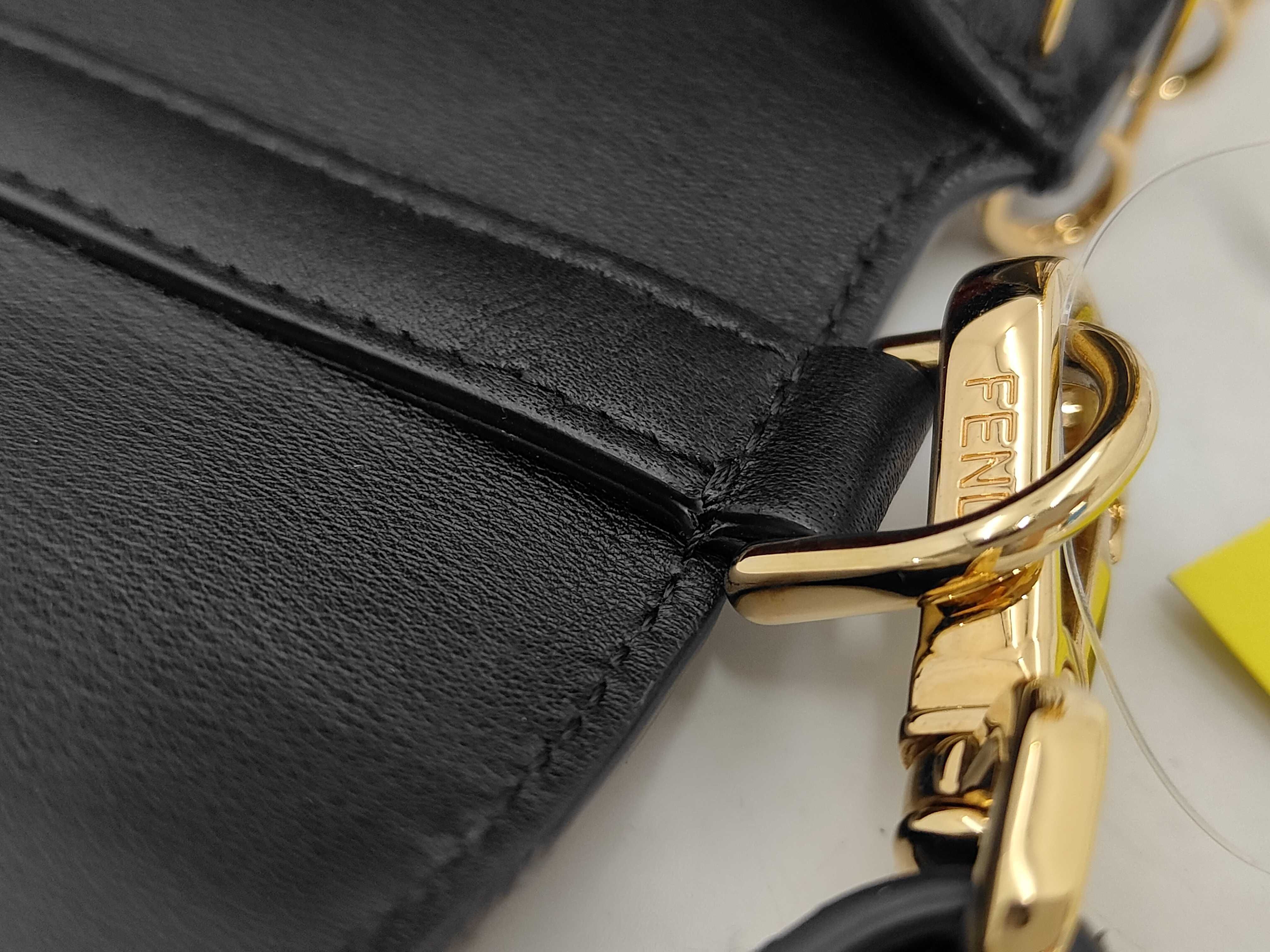 Brooch Baguette Bag Handbag — view 9
