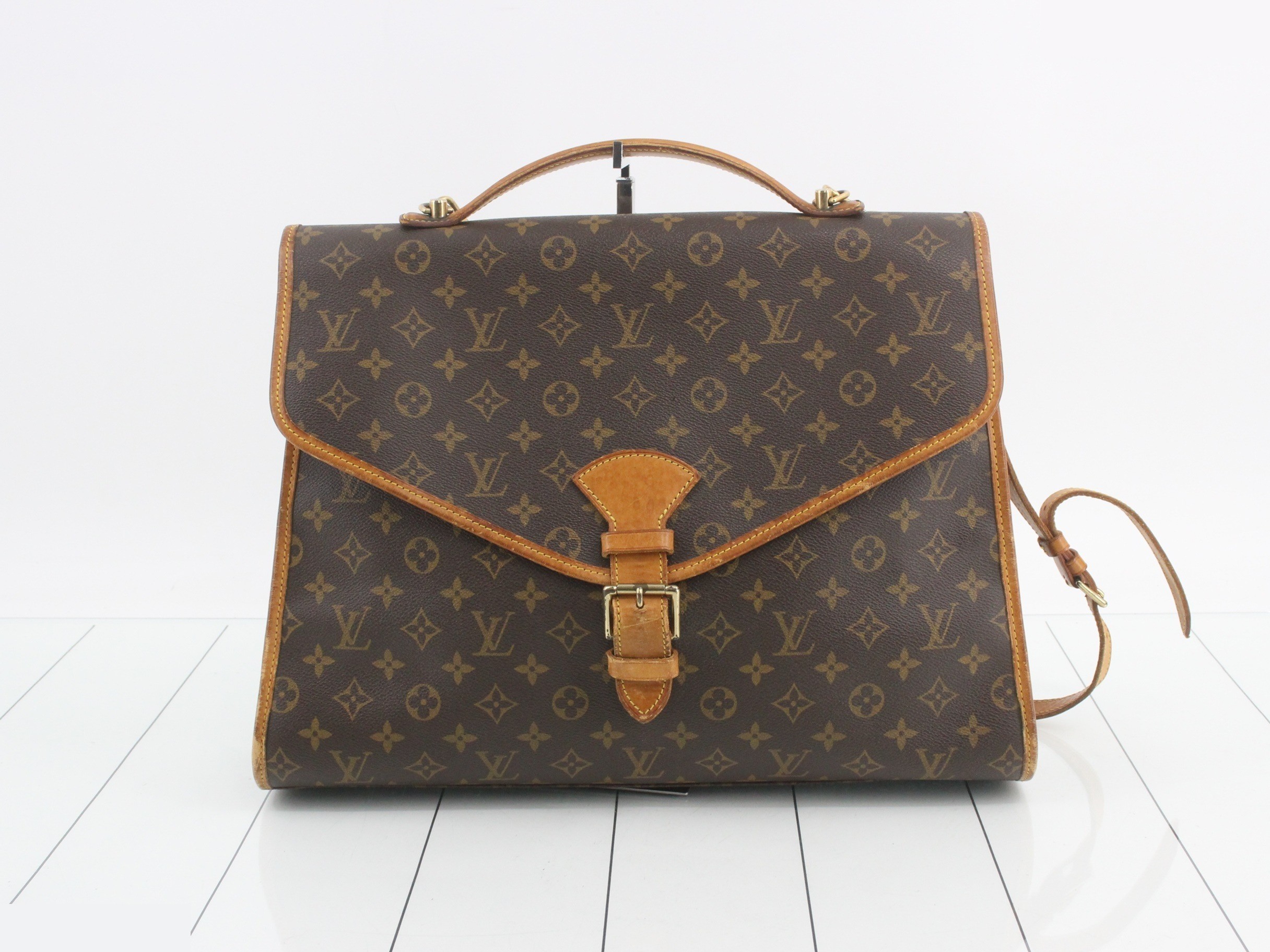 Beverly with shoulder strap