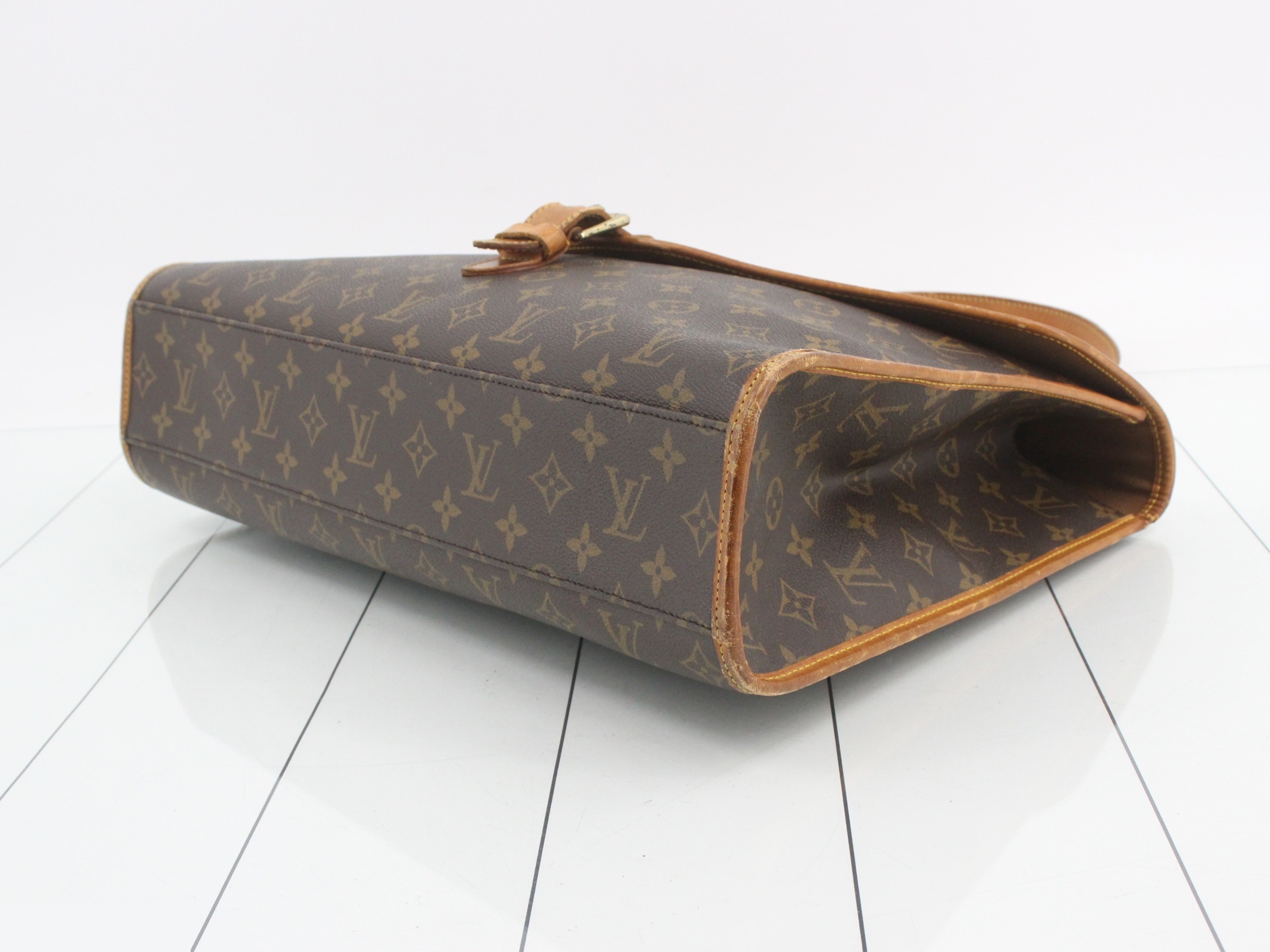 Beverly with shoulder strap — view 6