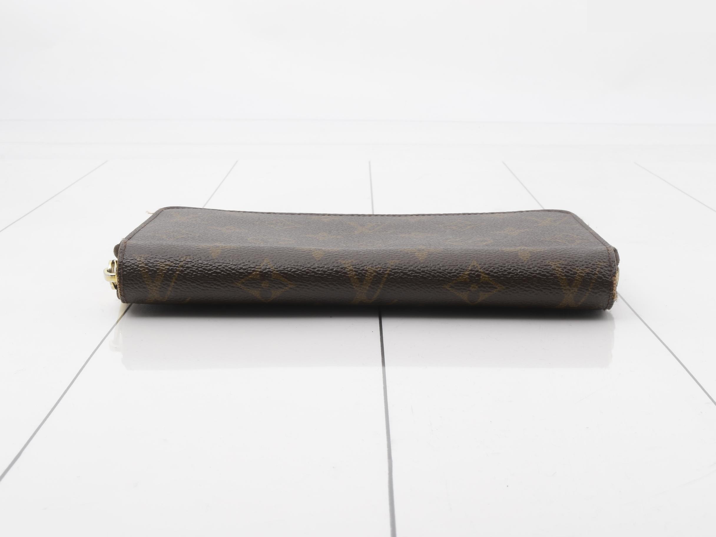Zippy Wallet Fuchsia — view 3