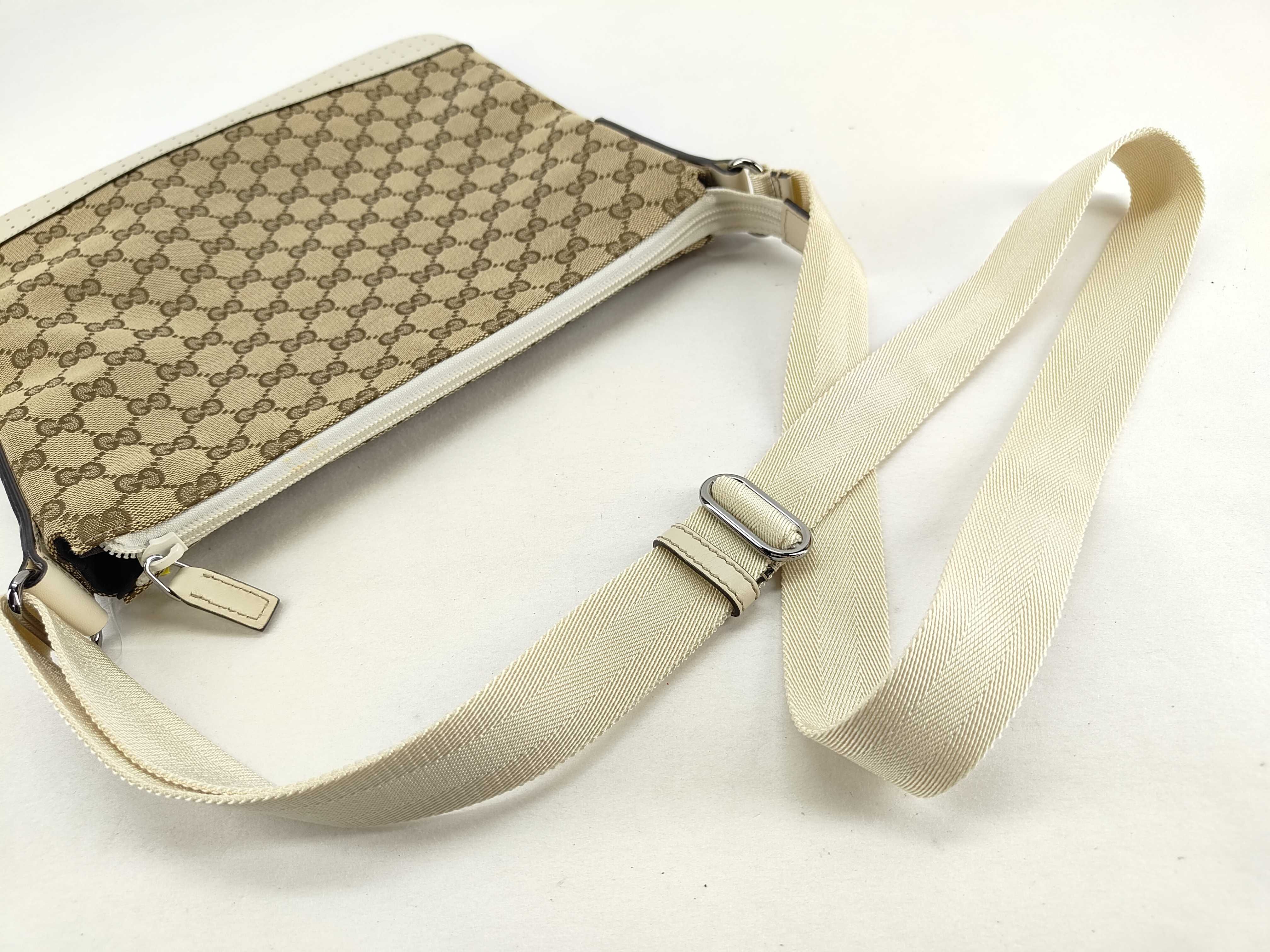 GG Canvas Shoulder Bag 145857 — view 3