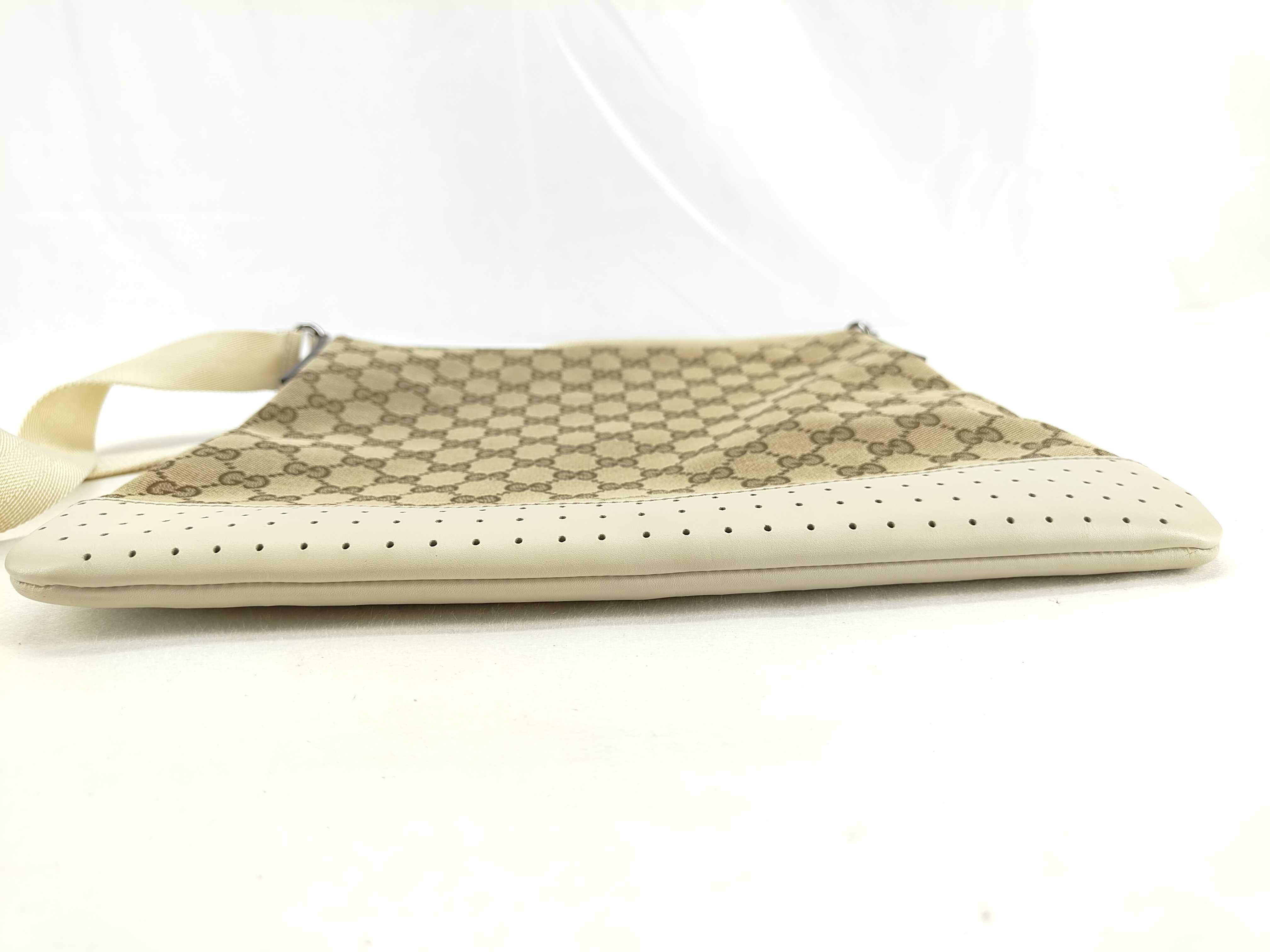 GG Canvas Shoulder Bag 145857 — view 9