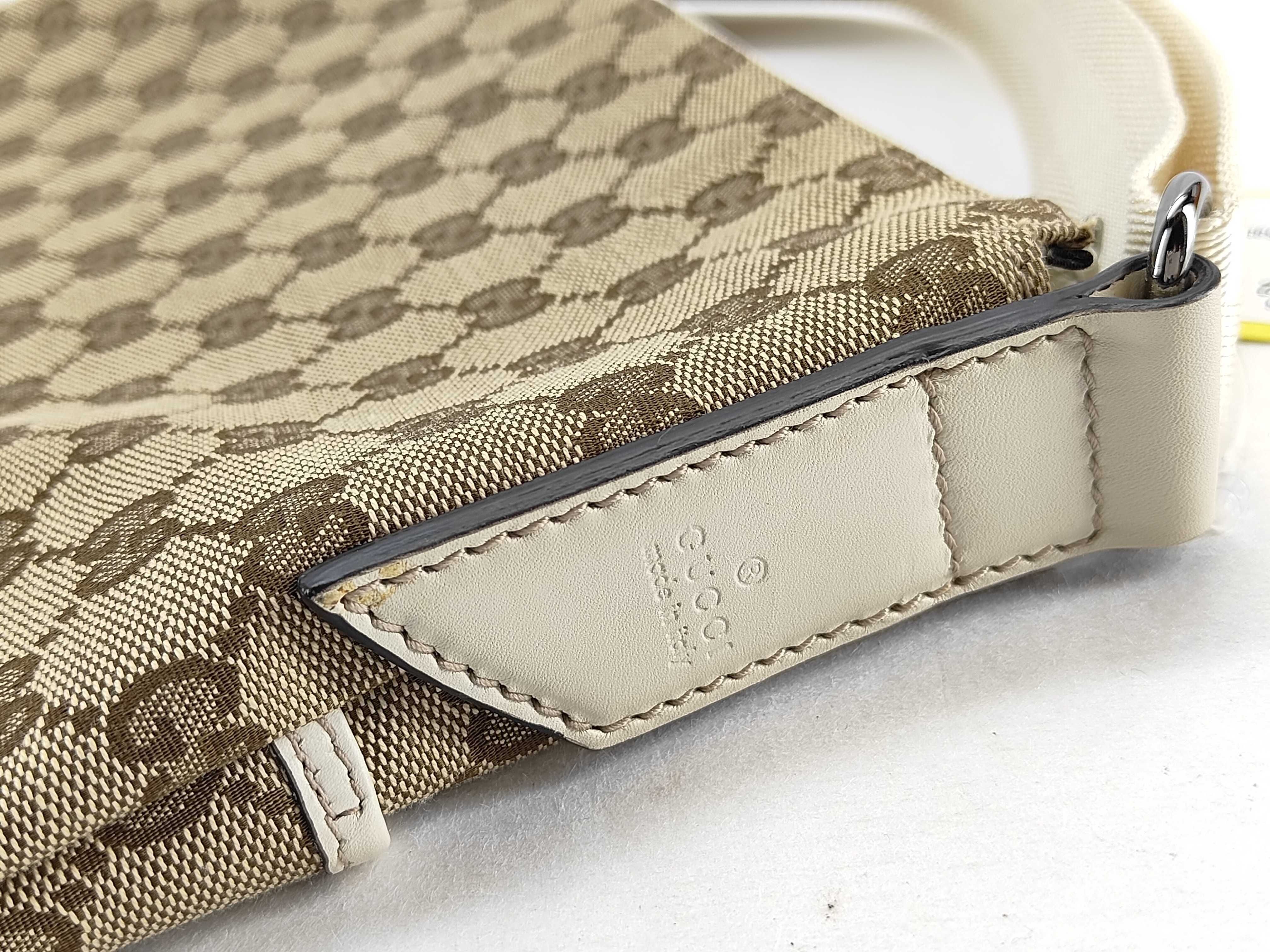 GG Canvas Shoulder Bag 145857 — view 10