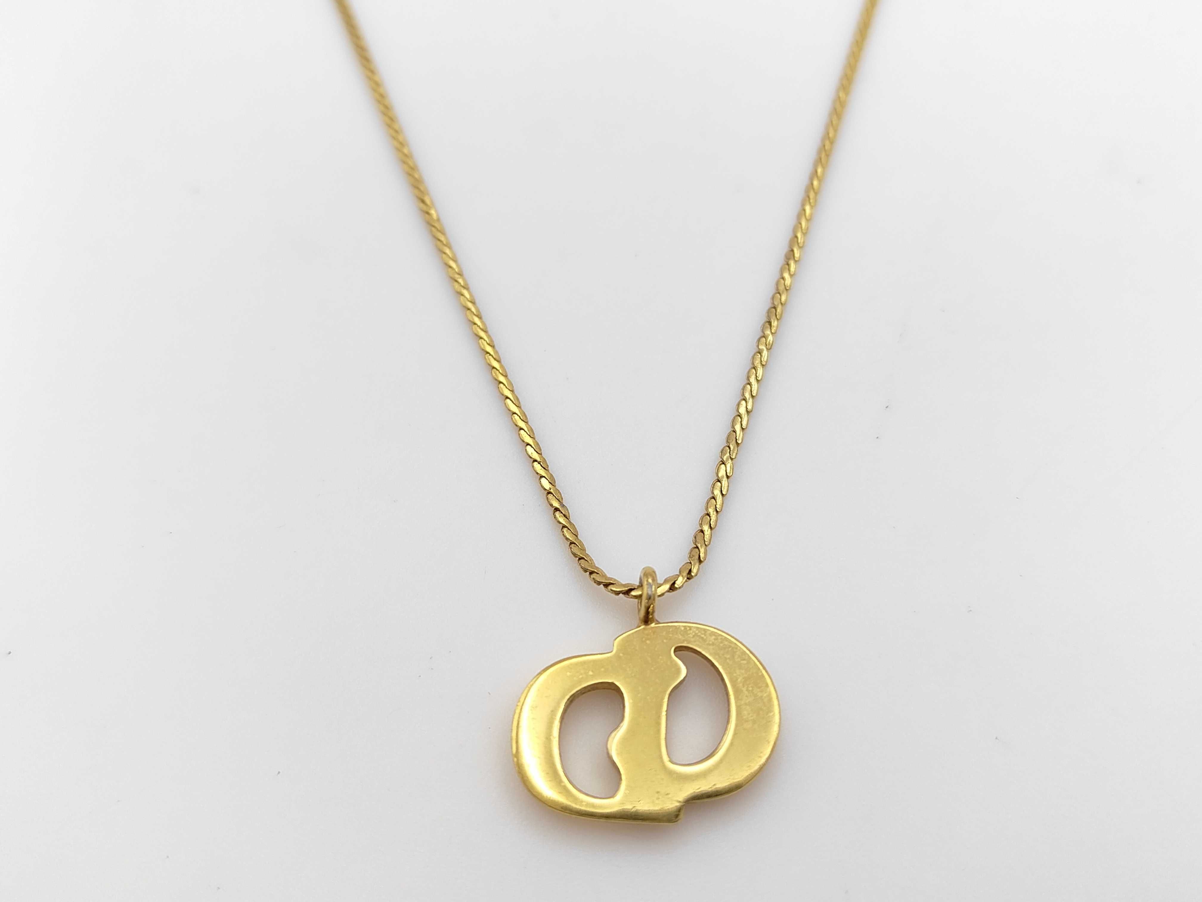 necklace — view 2