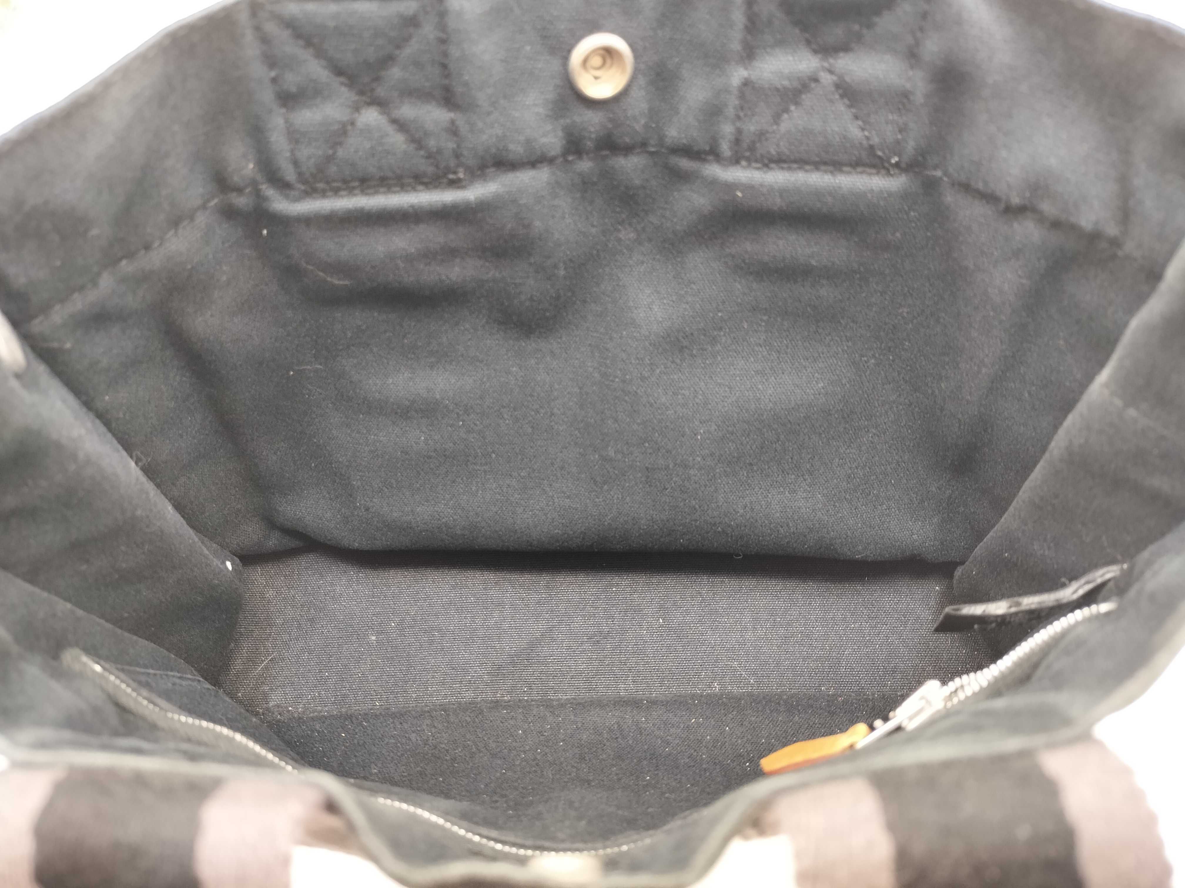 Fourre-Tout PM Handbag — view 10
