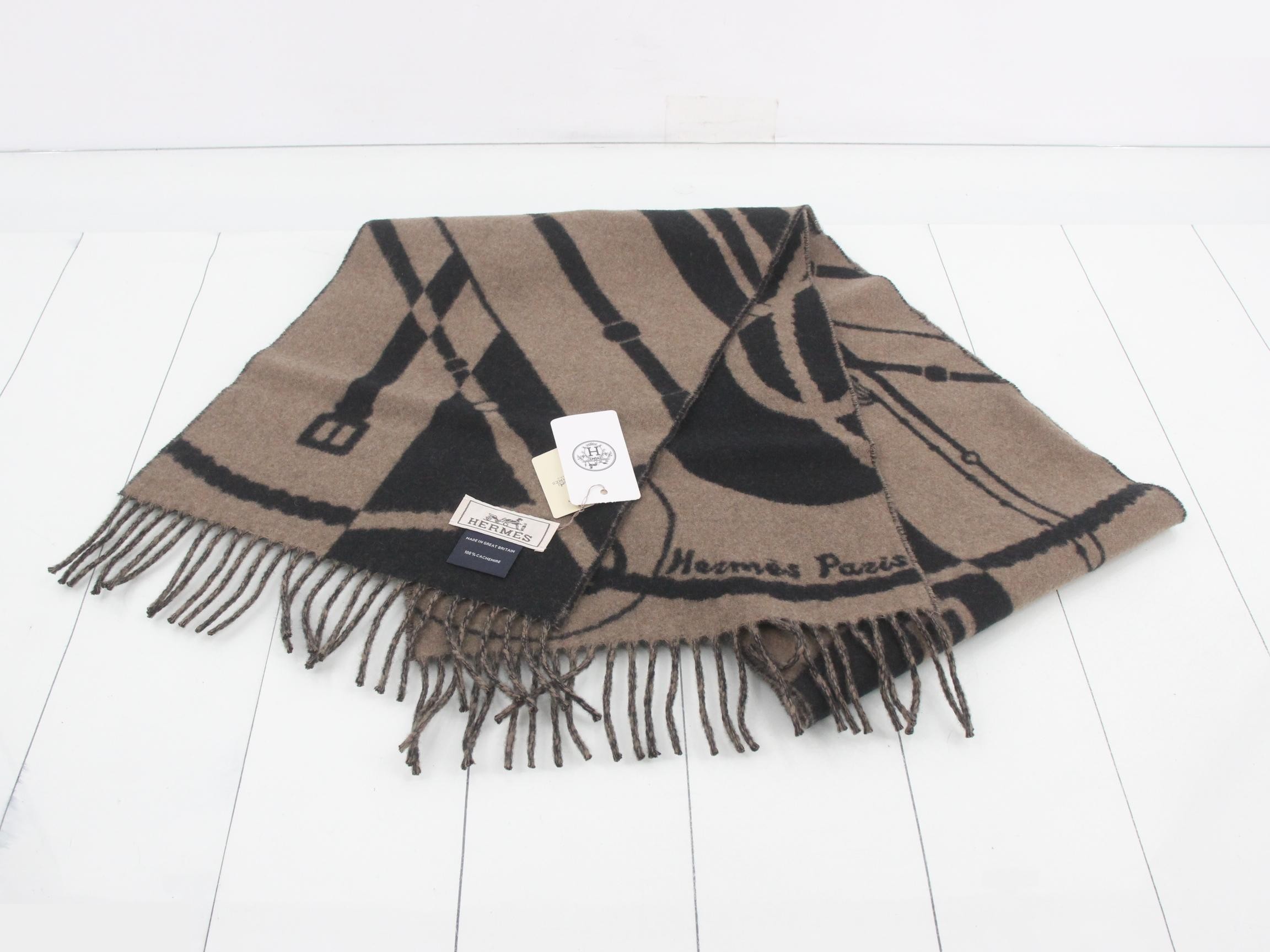 Unused cashmere scarf — view 2