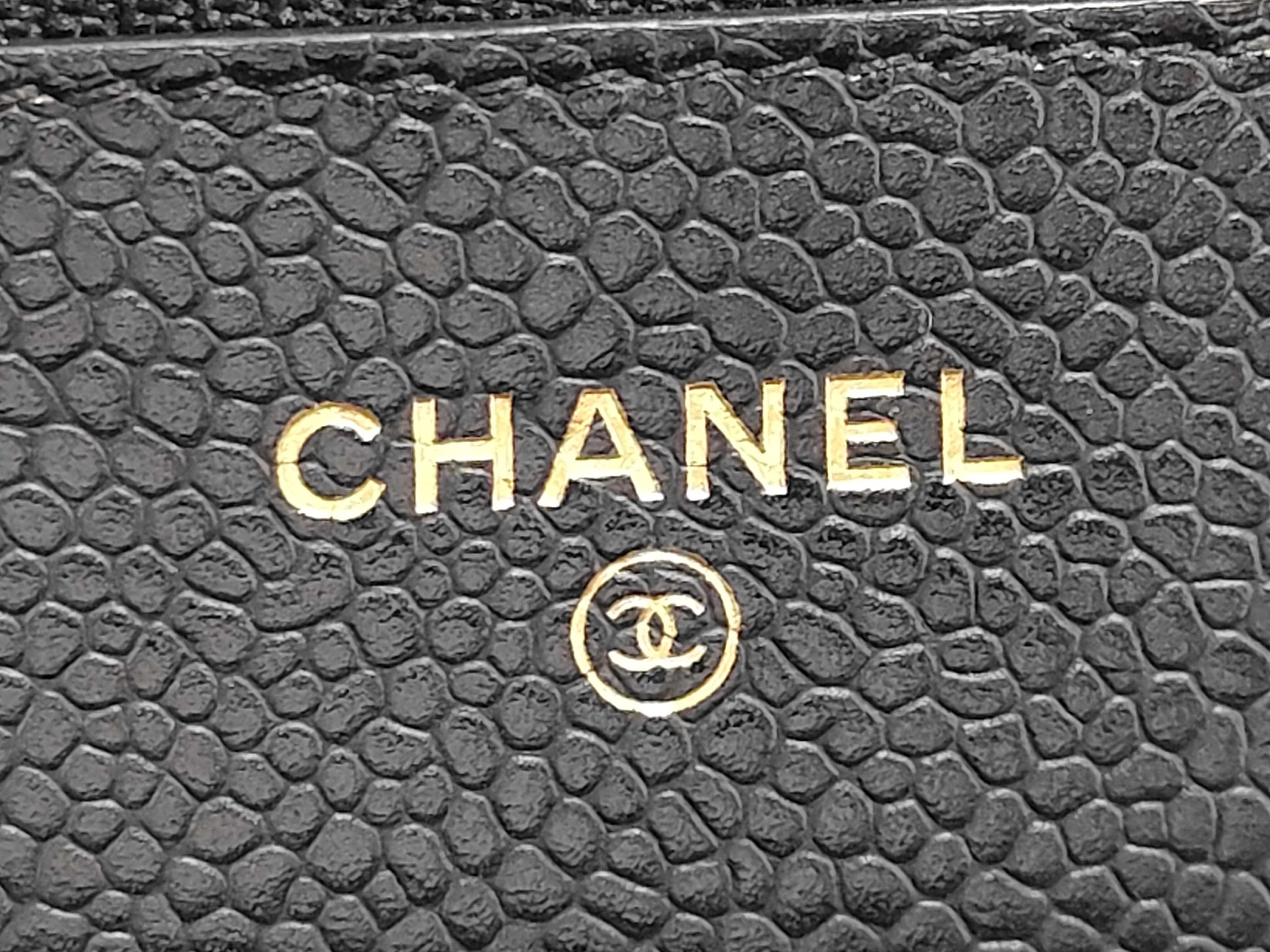 Chain wallet caviar skin shoulder bag — view 9