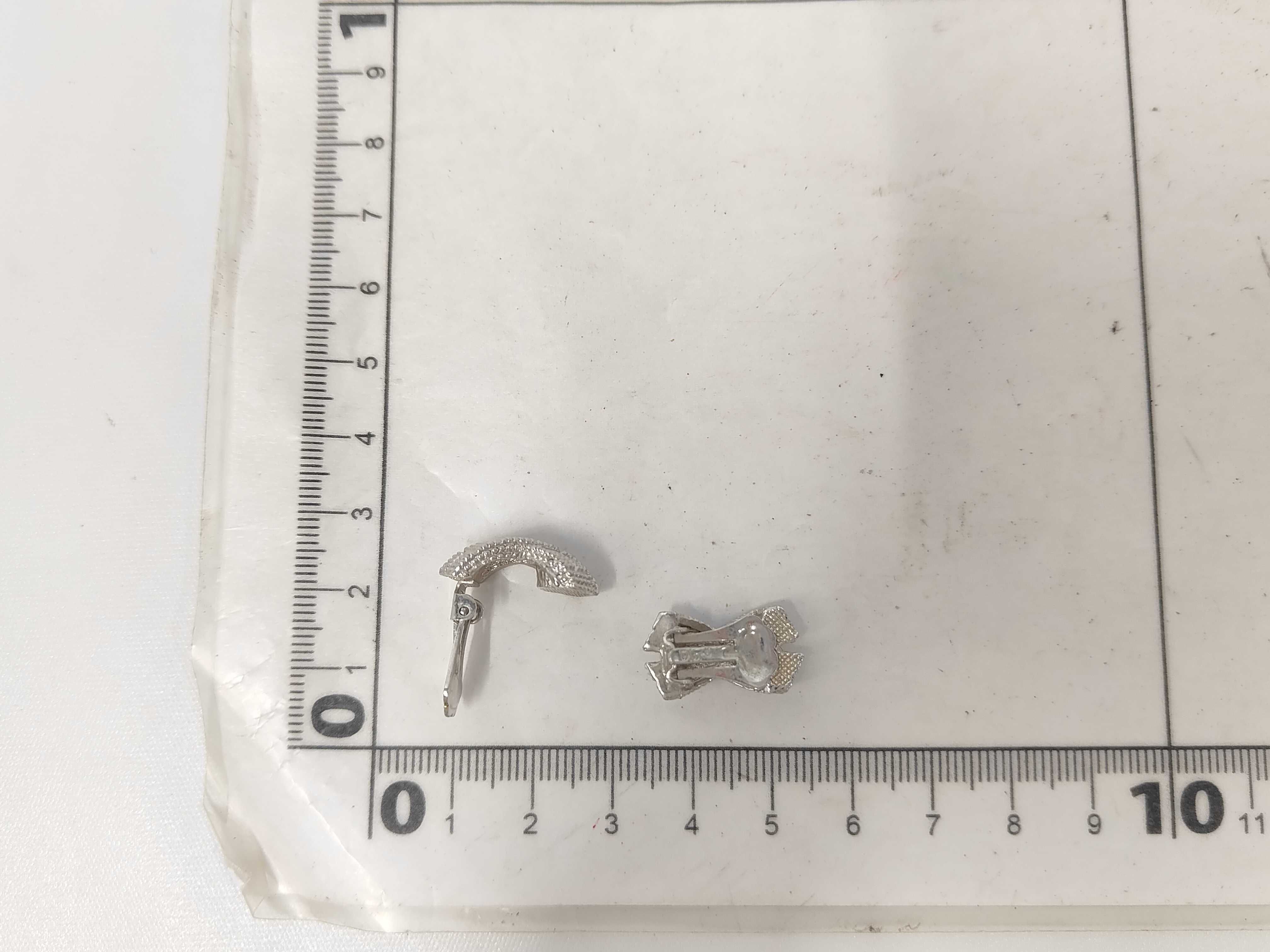 Christian / Earrings — view 8