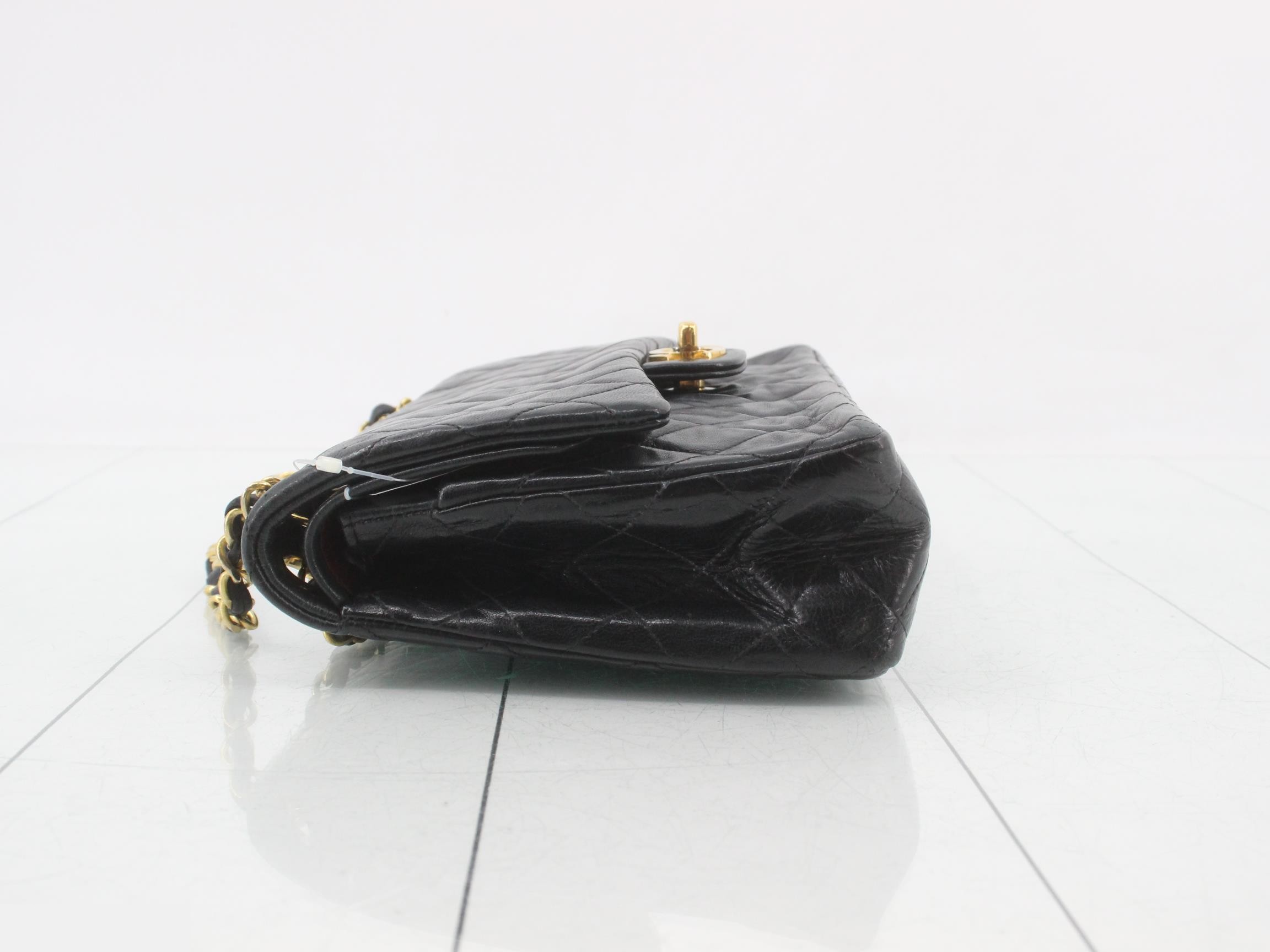 Matelassé 25 Lambskin Double Flap Double Chain Shoulder Bag — view 4
