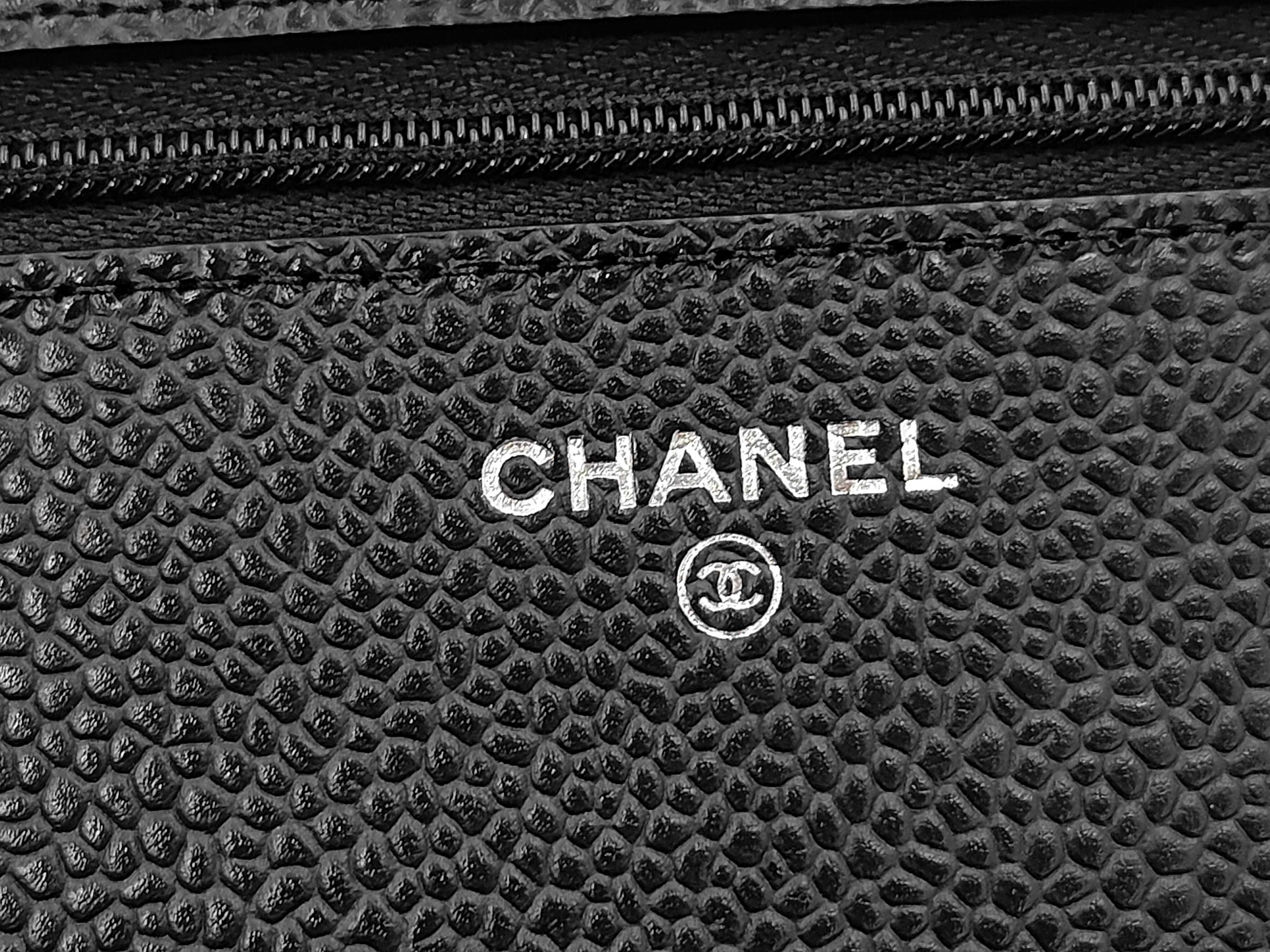 Chain Wallet Matelasse Caviar Skin Shoulder Bag — view 9
