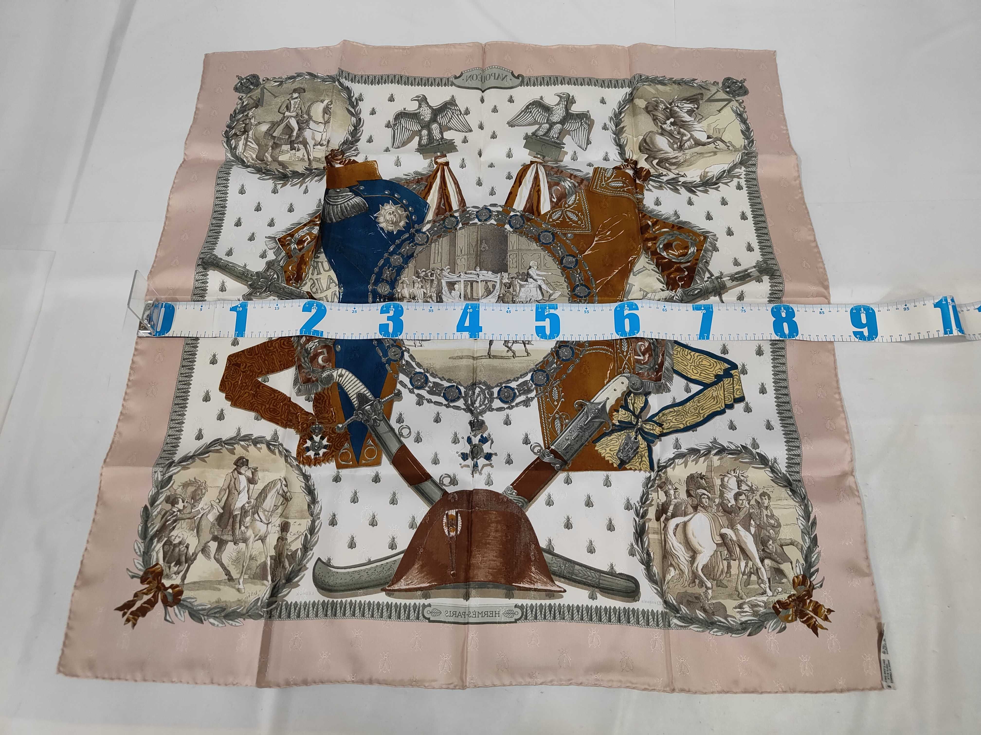 Carre Napoleon and other accessories — view 2