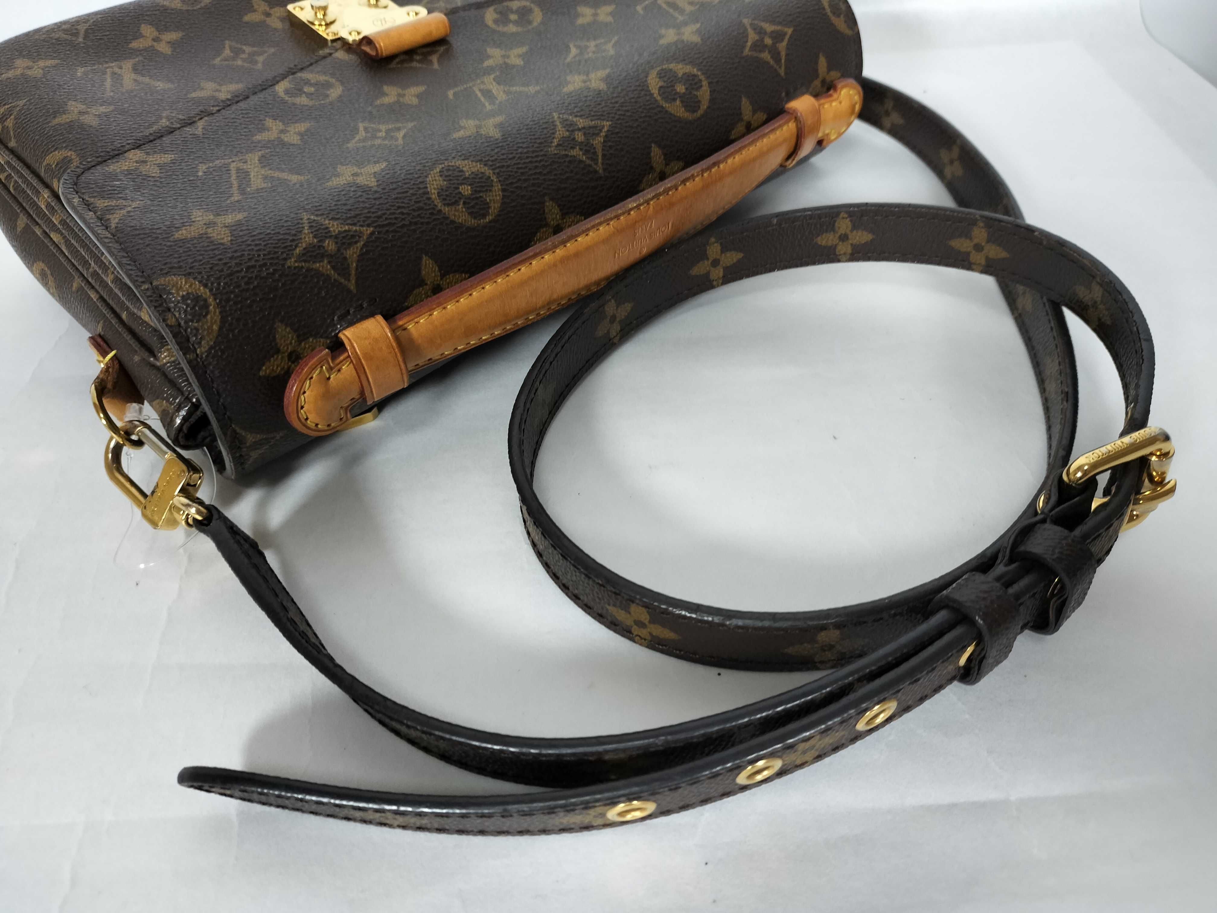 Monogram Metis Monogram DU0196 Handbag — view 3