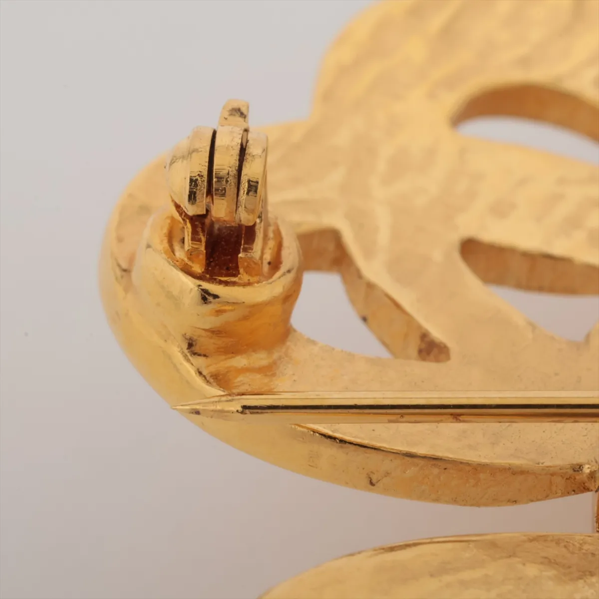 Coco Mark 97P Brooch, GP Gold x Blue. Shows — view 3