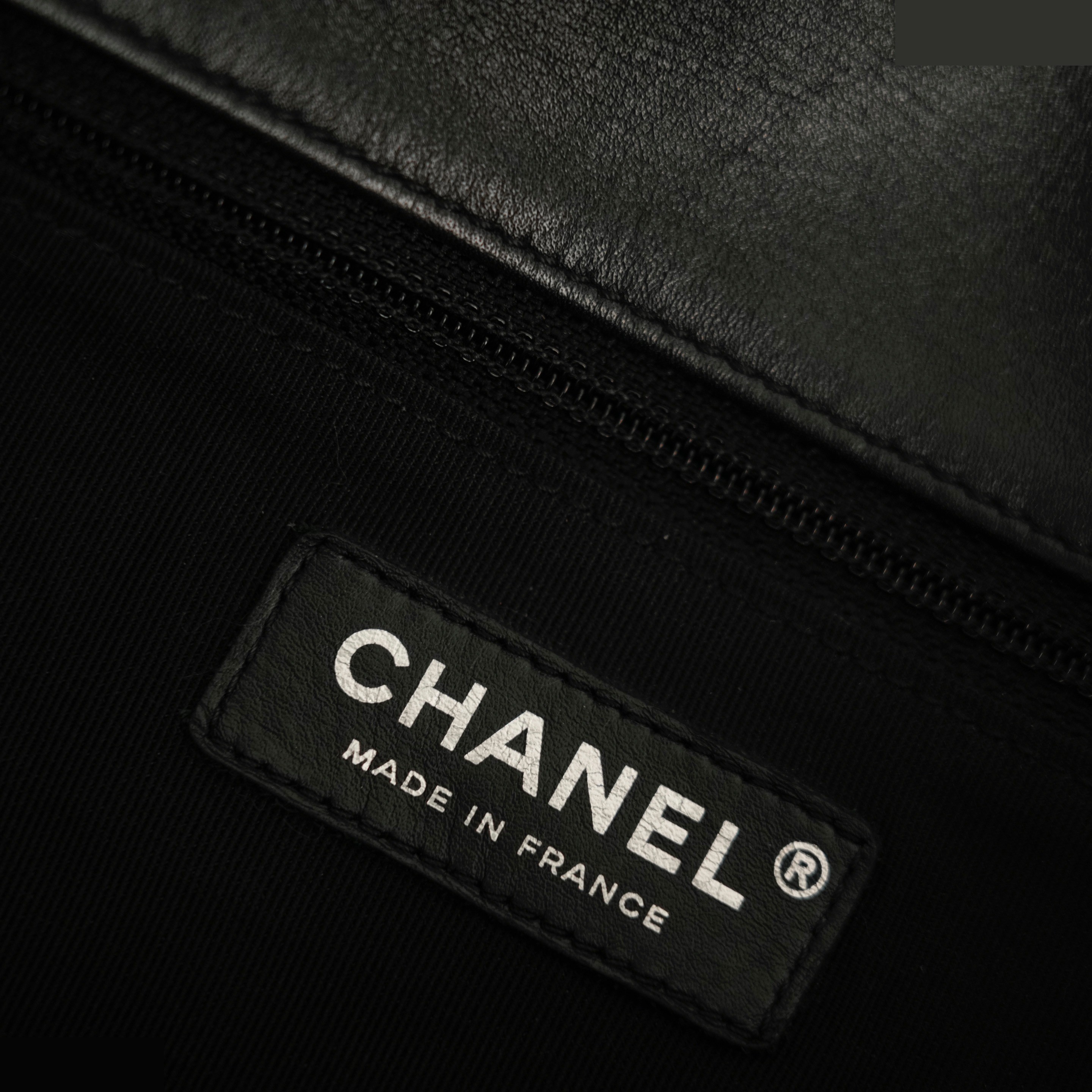 Matelassé Turnlock Chain Shoulder Bag, Series 25 — view 7