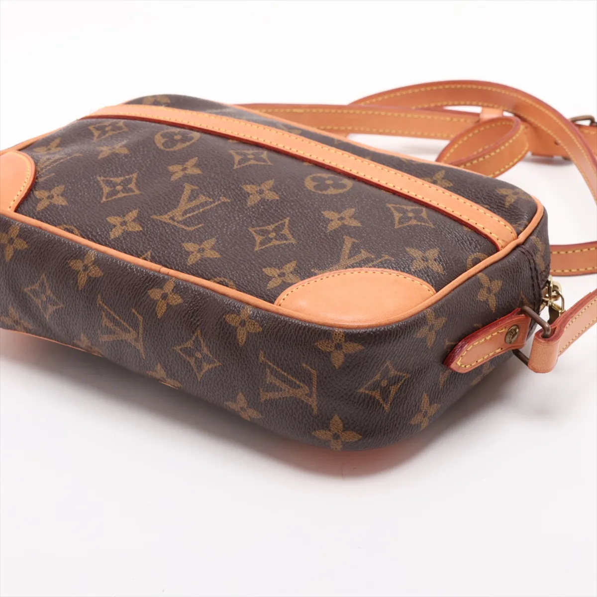 Monogram Trocadero 24 M51276, serial number unclear, brown, interior repaired, various parts of the vachetta leather repaired by aftermarket parts. — view 3