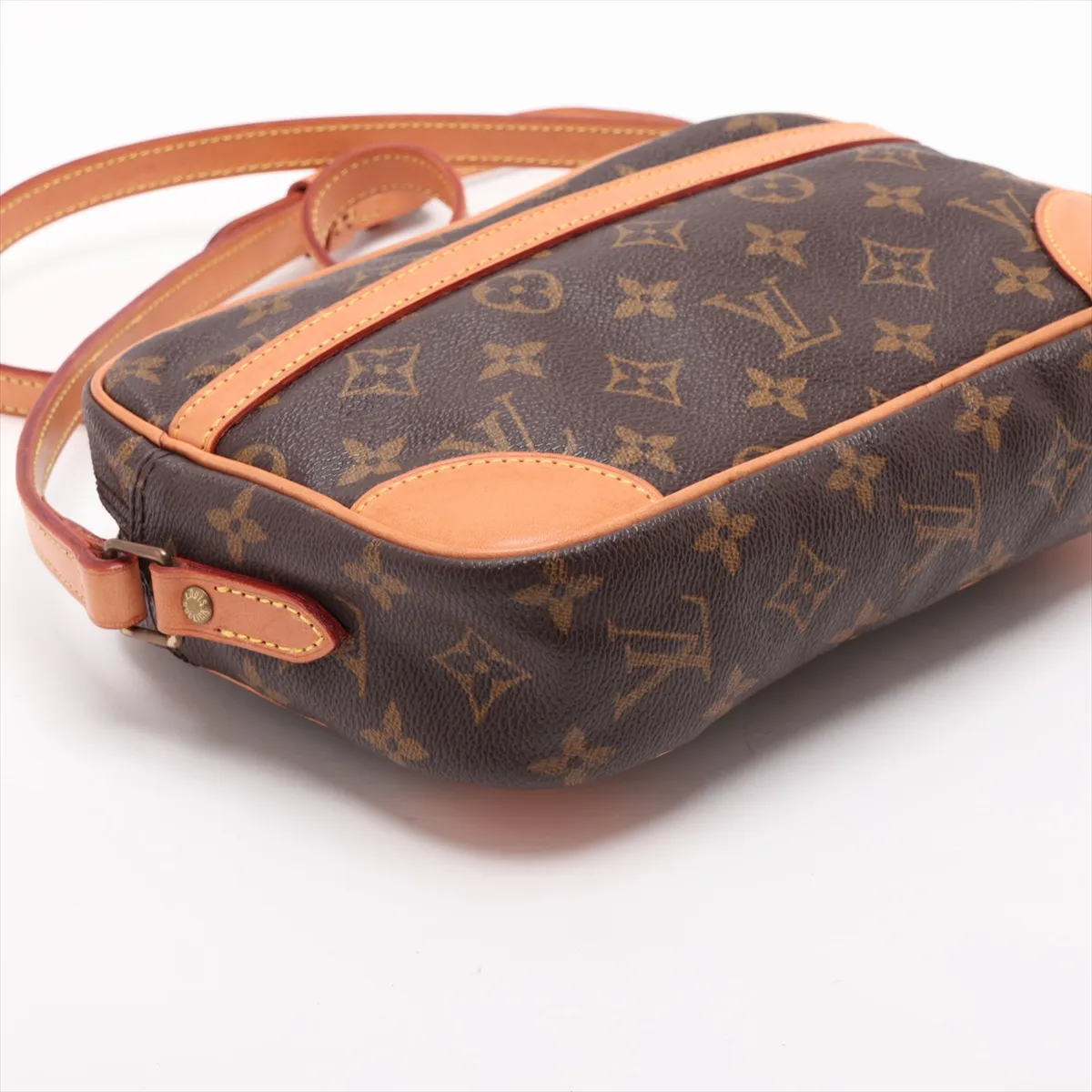 Monogram Trocadero 24 M51276, serial number unclear, brown, interior repaired, various parts of the vachetta leather repaired by aftermarket parts. — view 4