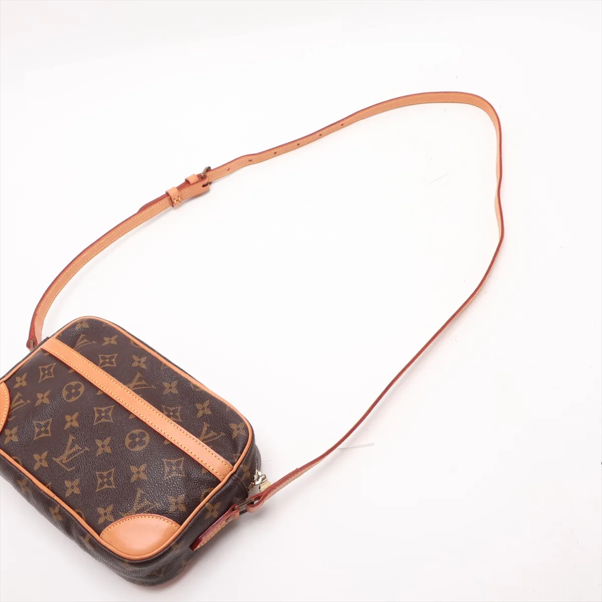 Monogram Trocadero 24 M51276, serial number unclear, brown, interior repaired, various parts of the vachetta leather repaired by aftermarket parts. — view 5