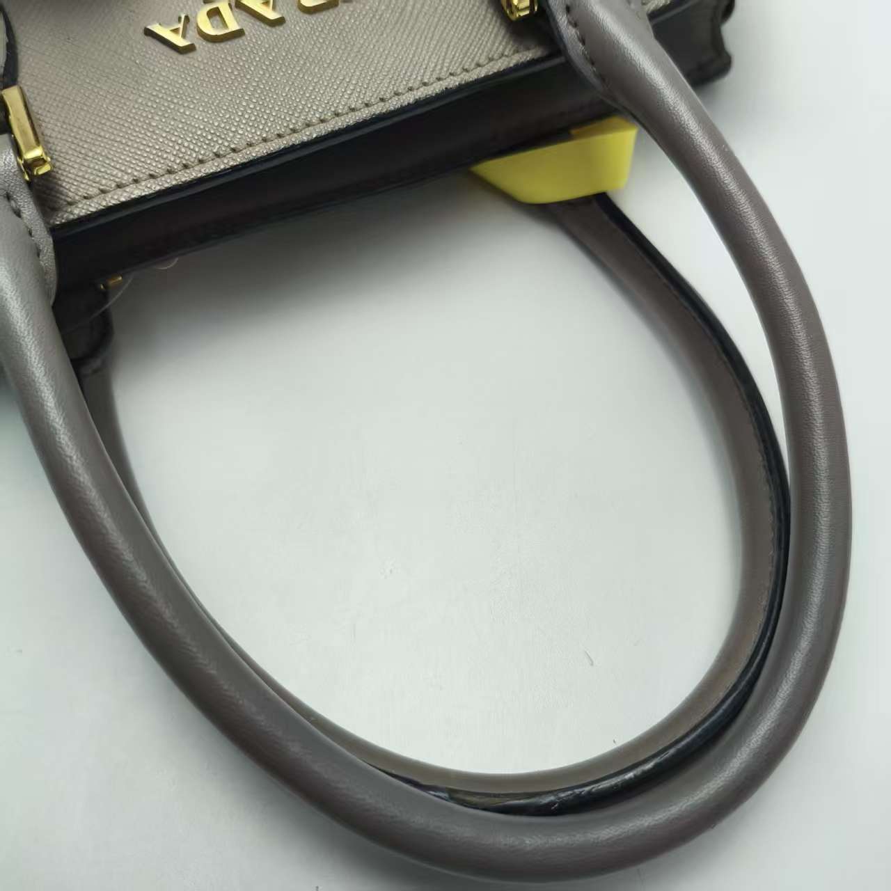 【*Shipped from: China*】PRADA Leather Handbag — view 10