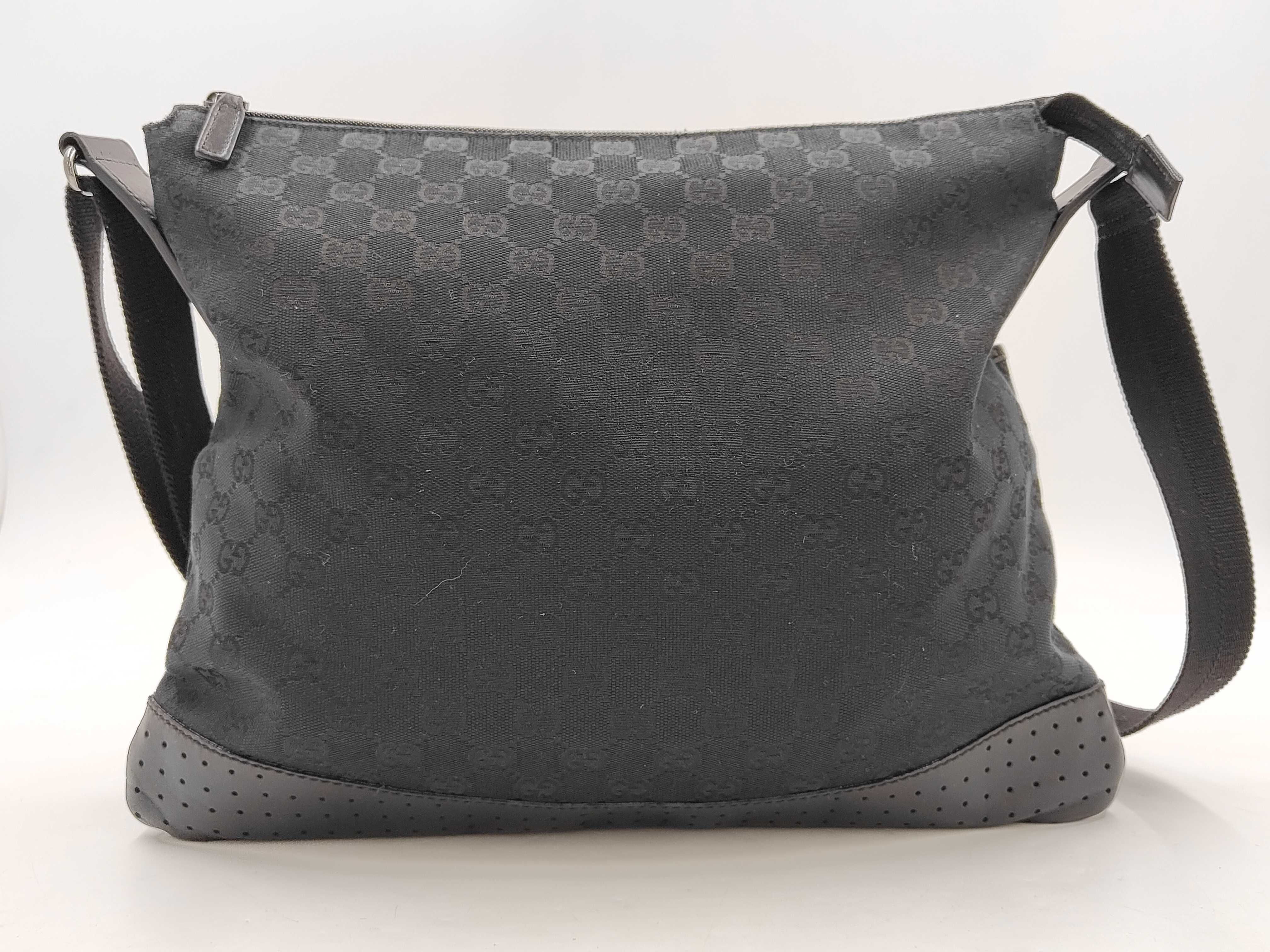GG Canvas Shoulder Bag, Black, 145856 520981