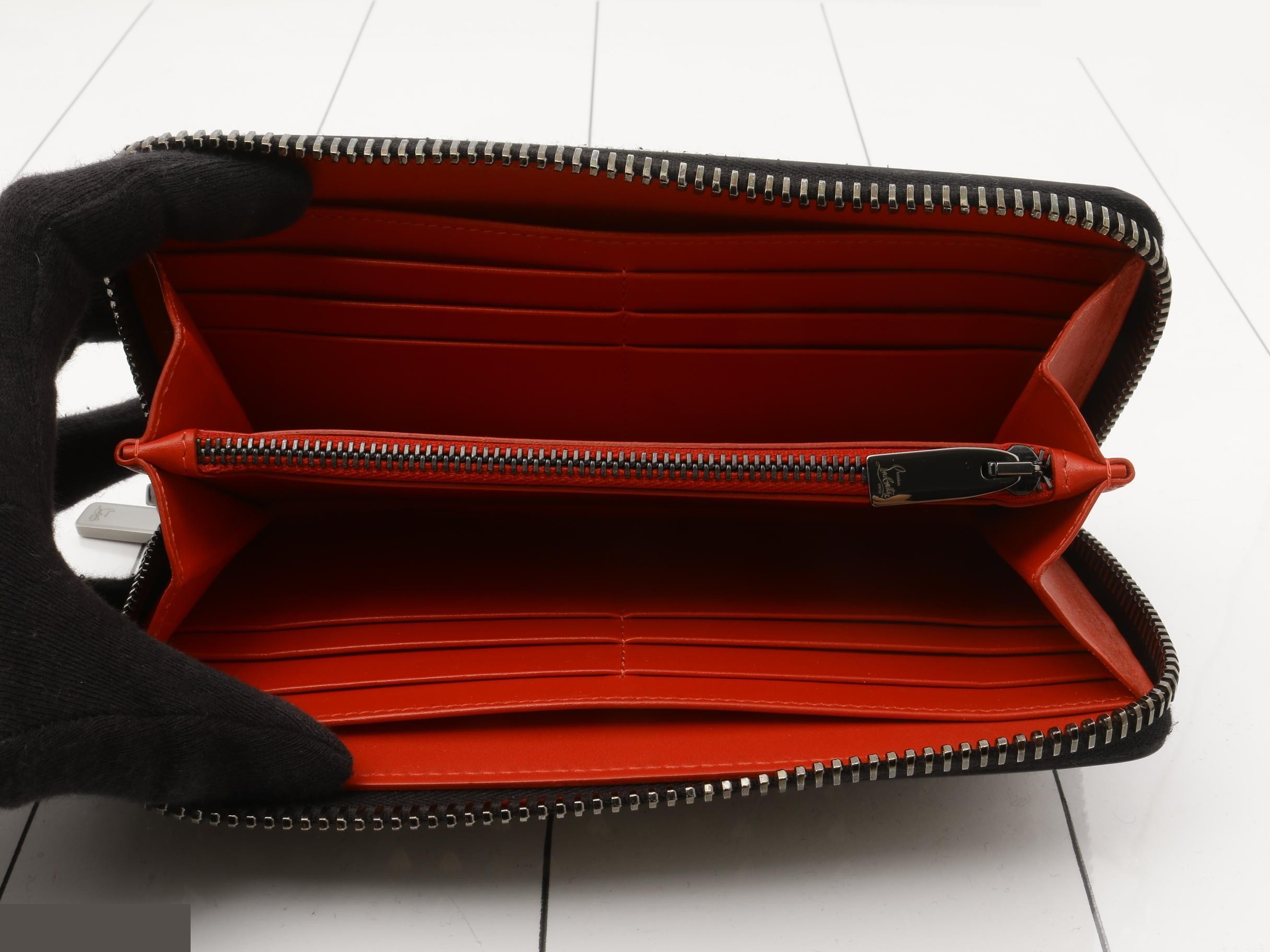 Other lines: Bags and Wallets — view 4