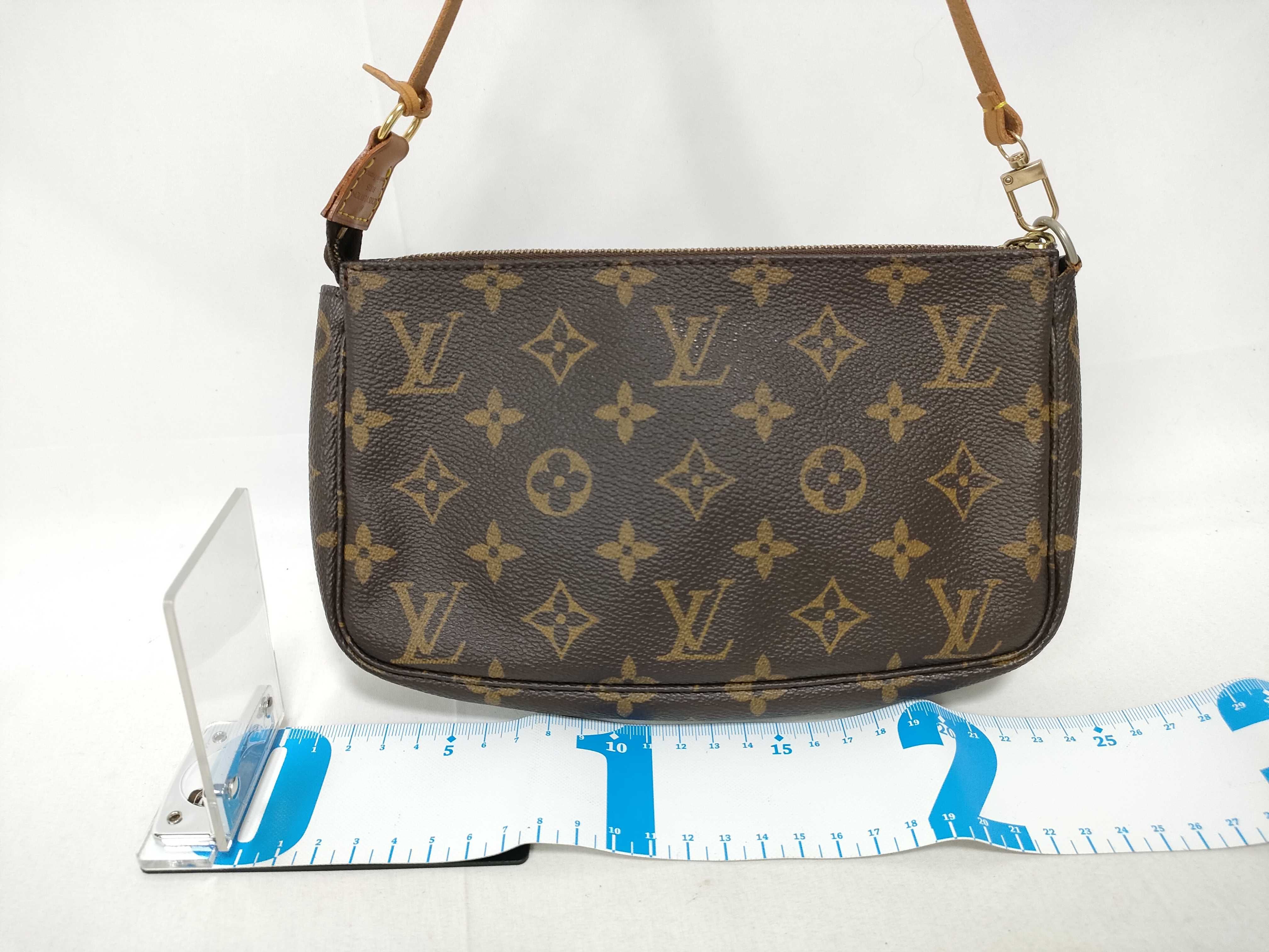 Monogram Louis Vuitton Monogram Accessoires AR0939 Pouch — view 2