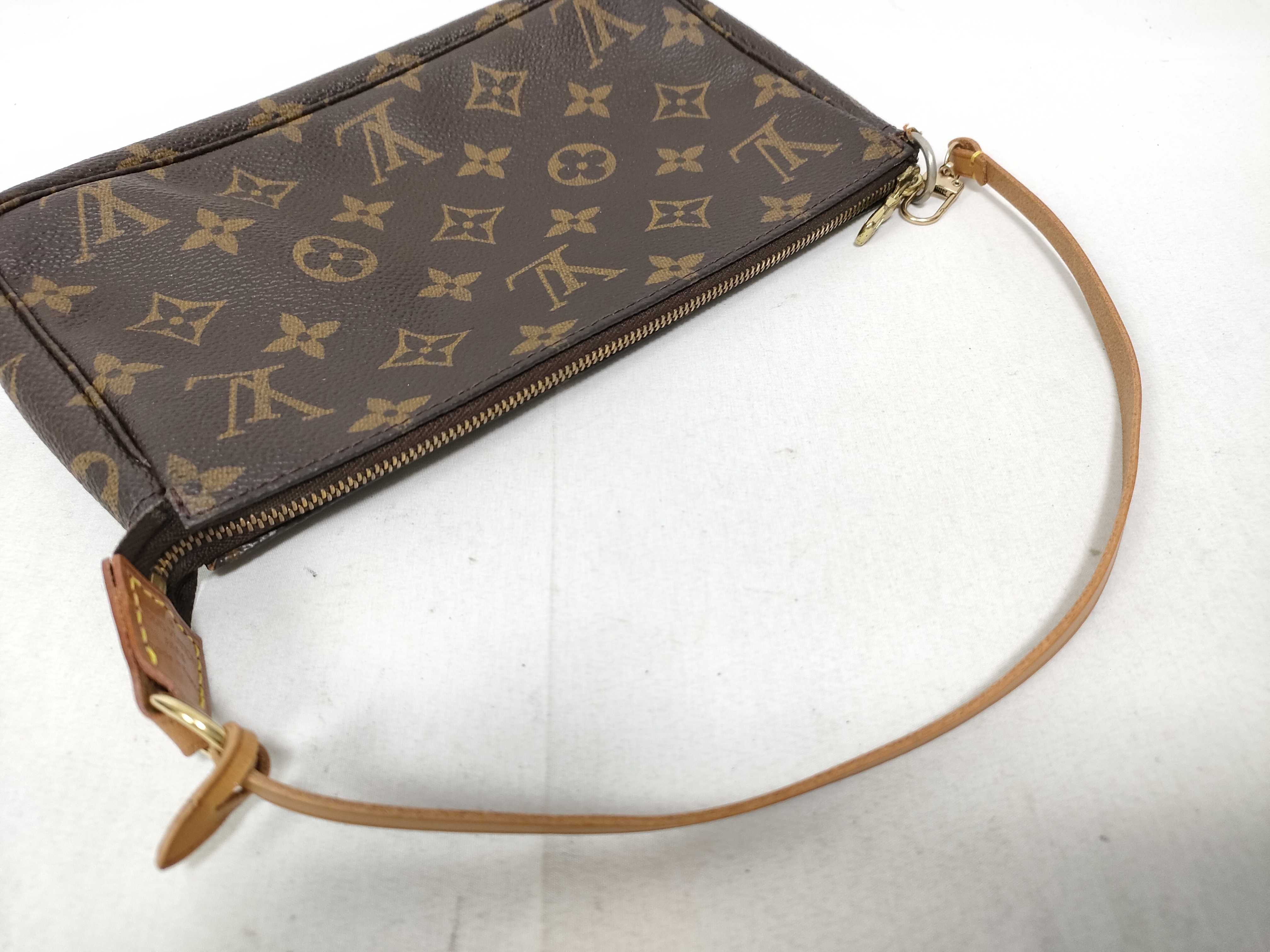 Monogram Louis Vuitton Monogram Accessoires AR0939 Pouch — view 11